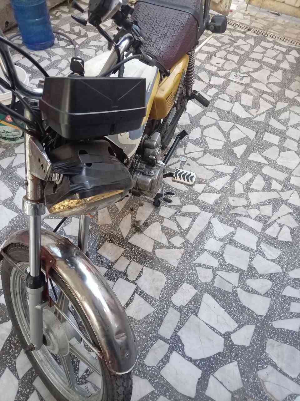 سونك ايراني 5 گير موديل 23  مكينه 150  سلف وهندر  فقط  شخاطه سلف عوزها  وجبتها الها بس مشادها بعدني  سعر 400 وبيها مجال   بغداد عبيدي  
*********** وات ساب  اوراق ضايعه تاخذها من البيت
