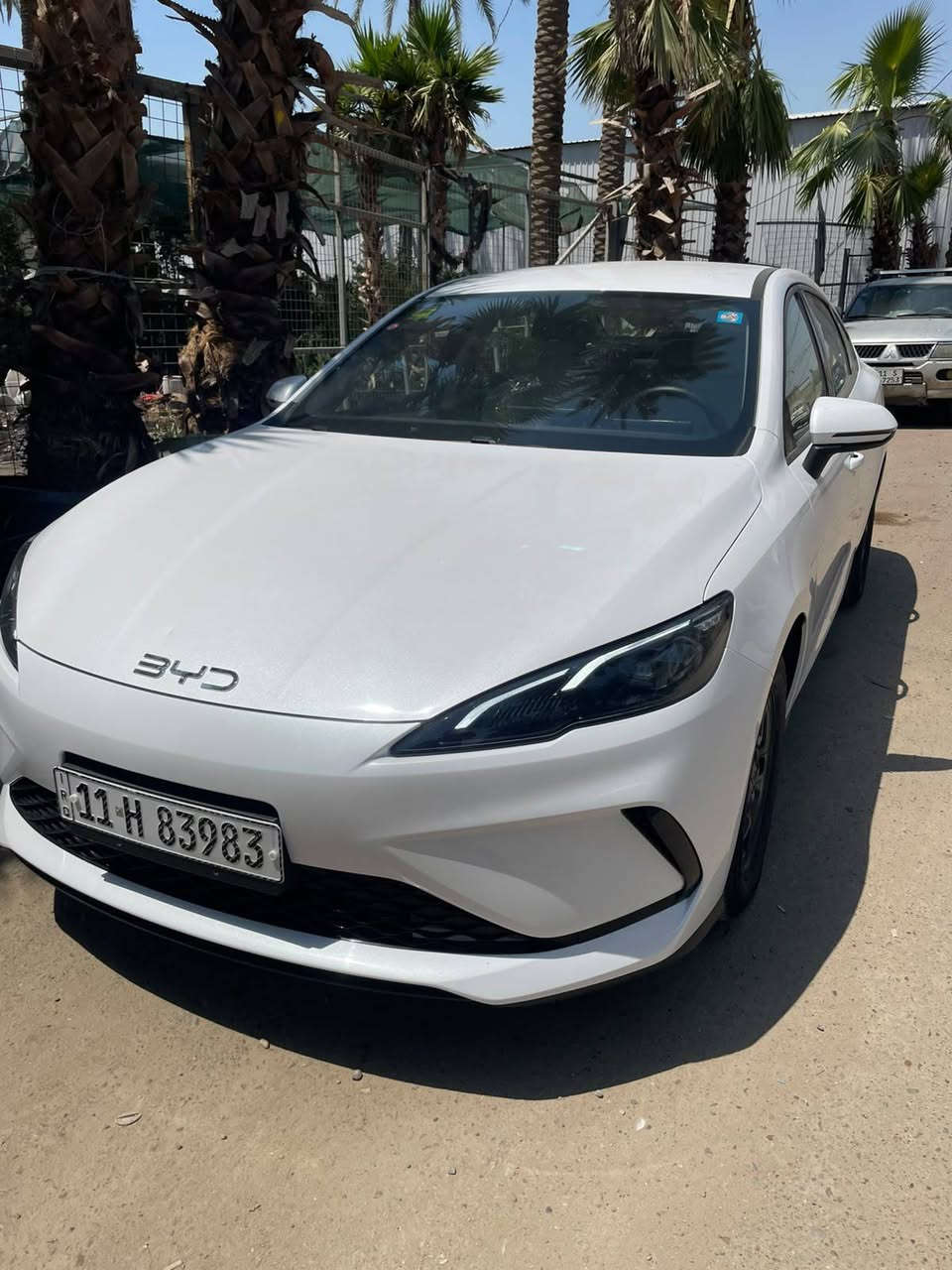 السلام عليكم BYD SAEL 05 موديل٢٥ 
السياره بسمي رقم دولي 
السياره مكفوله ما عده رصعه كلش صغيره مال حصوايه بالبنيد واضحه بالصوره 
ماشيه ١٢ الف شبه الزيرو
السعر ١٨ مليون و٩٠٠ وبيه مجال 
السعر ١٨٩٠٠ وبيه مجال 
مكان السياره بغداد الاعظمية سبع ابكار
للاستفسار *********** جعفر
