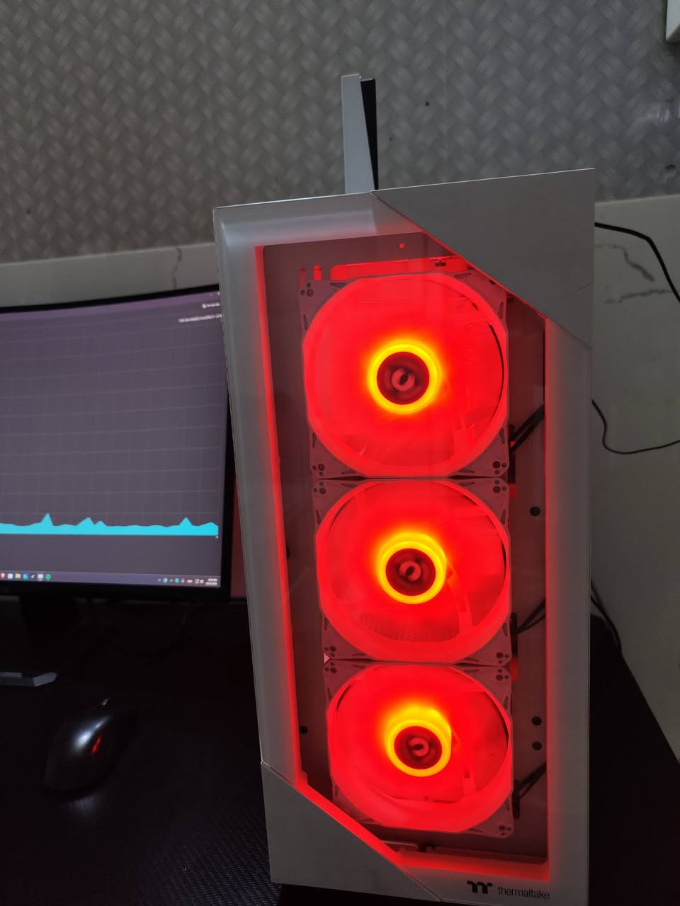 🖤 Gaming PC | i7-12700KF + RTX 4060 AERO + 32GB

🖥️ المواصفات

- ⚡ CPU: Intel Core i7-12700KF — 12th Gen
- 🎮 GPU: Gigabyte AERO RTX 4060 — 8GB
- 🧠 RAM: 32GB DDR4 — 3600 MT/s
- 🛠️ Motherboard: Gigabyte B760 DS3H AX DDR4
- 💾 Storage: 1TB NVMe SSD
- ❄️ Cooling: AIO Liquid Cooler
- 🤍 Case: Thermaltake White
- 💡 Fans: RGB Fans

🖥️ الشاشة

- Gigabyte 27"
- 2K / QHD
- 165Hz

🎮 الملحقات

- ⌨️ AULA WIN60 HE
- 🖱️ AJAZZ AJ139MC V2
- 🎧 Logitech G635
- 📷 Webcam
- 🪑 Gaming Chair
- 🪵 Gaming Table — 120cm

🔥 البيع شامل

PC + شاشة + Webcam + Keyboard + Mouse + Headset + كرسي + طاولة

Setup كامل ومرتب وجاهز للـ Gaming • Streaming • Study • Daily Use

📍 النجف
💰 السعر: خاص
📞 ***********
📩 للاستفسار والتفاصيل: خاص

نص مكتوب في الصور:
- Task Manager
- Processes
- Performance
- App history
- Startup apps
- Users
- Details
- Services
- Settings
- Run new task
- CPU
- 4% 3.22 GHz
- Memory
- 7.9/31.8 GB (25%)
- Disk 0 (C: D:)
- SSD (NVMe)
- 0%
- Ethernet
- S: 0 R: 0 Kbps
- GPU 0
- NVIDIA GeForce R...
- 0% (45 °C)
- Memory usage
- 32.0 GB
- 31.8 GB
- 60 seconds
- 0
- Memory composition
- In use (Compressed)
- 7.6 GB (0 MB)
- Available
- 24.0 GB
- Speed:
- 3600 MT/s
- Slots used:
- 2 of 4
- Form factor:
- DIMM
- Committed
- Cached
- Hardware reserved: 164 MB
- 9.1/33.8 GB 5.6 GB
- Paged pool
- Non-paged pool
- 352 MB
- 331 MB
- Google Chrome GGG Gameloop Steam Discord Steam Task Manager Processes Performance App history Startup apps Users Details Services Settings GPU NVIDIA GeForce RTX 4060 CPU 4% 3.27 GHz Memory 7.9/31.8 GB (25%) Disk 0 (C:) SSD (NVMe) 0% Ethernet Ethernet 0% 0 Kbps GPU 0 NVIDIA GeForce RTX 4060 0% (45 °C) 3D 0% Copy Video Encode 0% Video Decode 0% Dedicated GPU memory usage 8.0 GB Shared GPU memory usage 15.9 GB Utilization 0% GPU Memory 0.9/23.9 GB Dedicated GPU memory 0.8/8.0 GB Shared GPU memory 0.2/15.9 GB Driver version: 32.0.16.1692 Driver date: 9/4/2026 DirectX version: 12 (FL 12.1) Physical location: PCI bus 1, device 0, function 0 Hardware reserved memory: 235 MB
- System > About Storage 932 GB 459 GB of 932 GB used 1W Graphics Card NVIDIA GeForce RTX 4060 Installed RAM 32.0 GB Processor 13th Gen Intel(R) Core(TM) i7-12700KF 3.60 GHz Cypher B760 DS3H AX DDR4 Device specification Device name Cypher Processor 13th Gen Intel(R) Core(TM) i7-12700KF 3.60 GHz Installed RAM 32.0 GB (31.8 GB usable) Device ID A7B0A8F1-D55F-4F8F-81FA-EFD3C352B88C Product ID 00331-80000-00000-AA320 System type 64-bit operating system, x64-based processor Pen and touch No pen or touch input is available for this display Related links Domain or workgroup System protection Advanced system settings