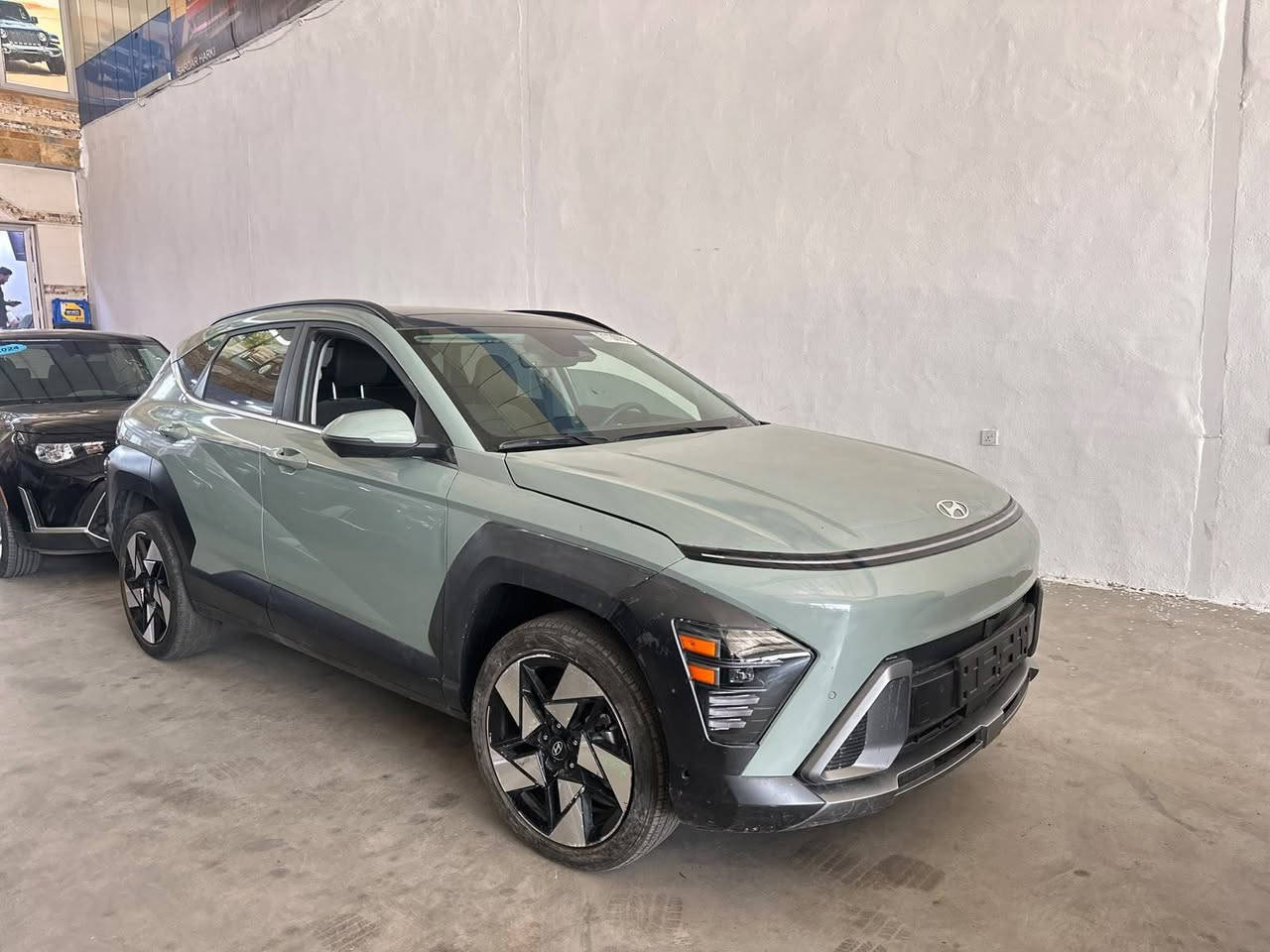 على بركه الله
🚘 هونداي كونا | HYUNDAI KONA
🔥 موديل 2024 | فل أوبشن – أعلى فئة

✨ المواصفات:
• تترقم شمالي فقط
• لون مميز جداً 🎨
• محرك 1.6 Turbo
• قير أوتوماتيك 8 سرعات
• فتحة سقف كهربائية
• جنوط ألمنيوم 19 إنچ
• داخلية جلد H-Tex
• مقاعد أمامية كهربائية
• مقاعد أمامية تدفئة + تبريد
• سكان كهربائي مع تسخين
• شاشة وسطية 12.3 إنچ
• شاشة عدادات رقمية 12.3 إنچ
• نظام صوت Bose Premium
• Apple CarPlay + Android Auto
• شحن لاسلكي للموبايل
• تشغيل بصمة + دخول ذكي
• تشغيل عن بُعد
• إضاءة داخلية Ambient متعددة الألوان
• تكييف أوتوماتيك Dual Zone
• فتح شنطة كهربائي Hands-Free
• كاميرات 360 درجة
• حساسات أمامية وخلفية وجانبية
• Blind Spot – مراقبة النقطة العمياء
• كاميرا النقطة العمياء داخل العداد
• مثبت سرعة ذكي Adaptive Cruise
• Lane Keep Assist
• Lane Following Assist
• Highway Driving Assist
• Forward Collision Avoidance
• Rear Cross Traffic Alert
• High Beam Assist
• حساسات ومواصفات أمان متكاملة

🛠️ الحالة:
🔹 ربع بونيد
🔹 جاملغ صبغ
🔹 بدون دواخل
🔹 الإيرباكات سليمة
🔹 السيارة نظيفة ومواصفاتها عالية جداً

🔥 سيارة مميزة جداً ومناسبة للتسجيل الشمال 
اتصال. ***********
واتساب. ***********
ملاحظه يوجد جميع انواع السيارات حسب الطلب
