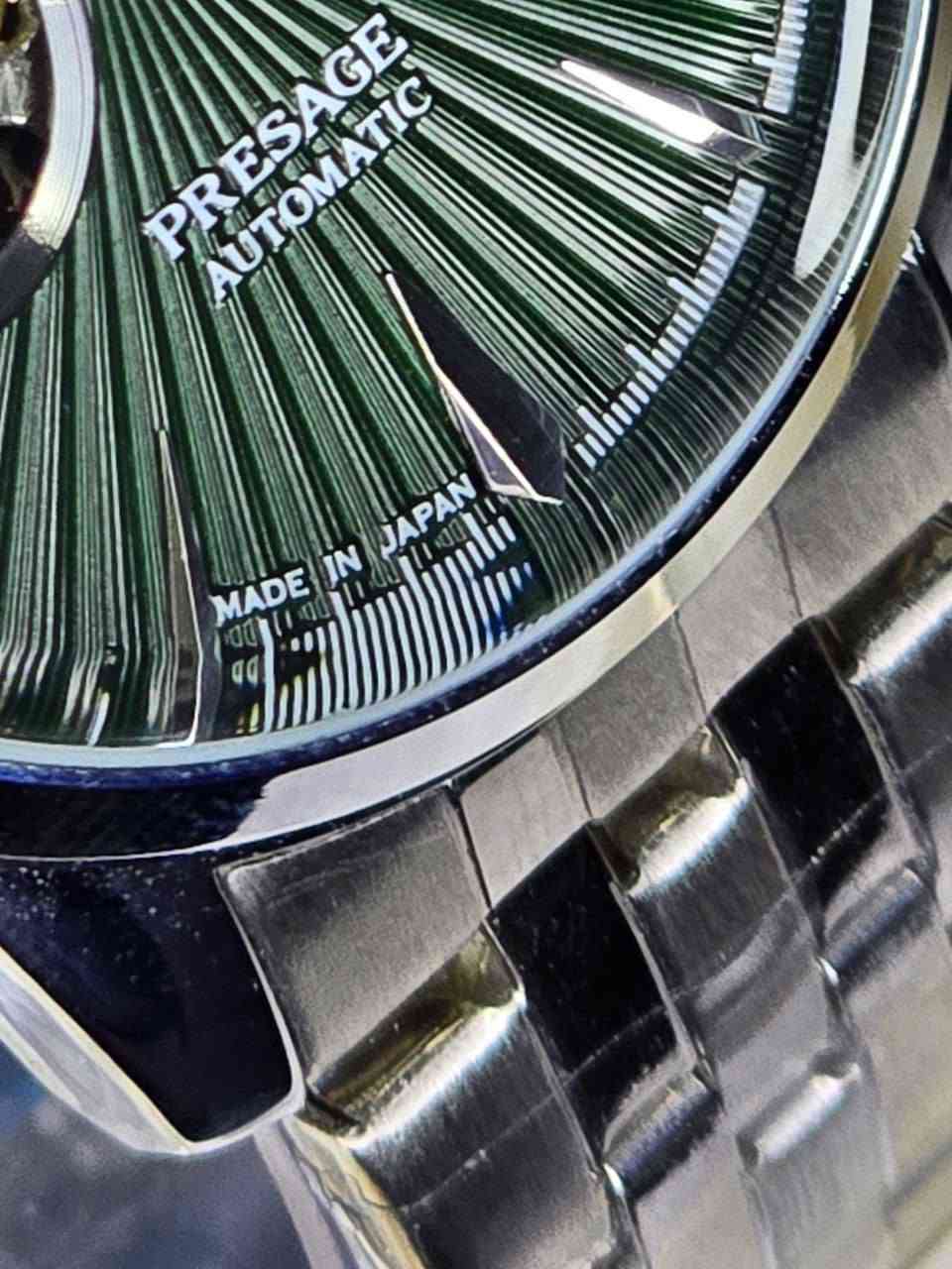 ساعة من ماركة سيكو SEIKO ماستر

تحفة فنية
مكينة اوتماتيك 21 حجر
قلب نابض 
ميناء ملكي اخضر 3D 
زجاج زفير مقبب
سير ستانلس ستيل عالي الجودة
وزن ثقيل + قطر 40 
قفل فراشة 

السعر :40 الف ع اول تم
للحجز والاستفسار مراسلة الصفحة عمارة, ميسان
