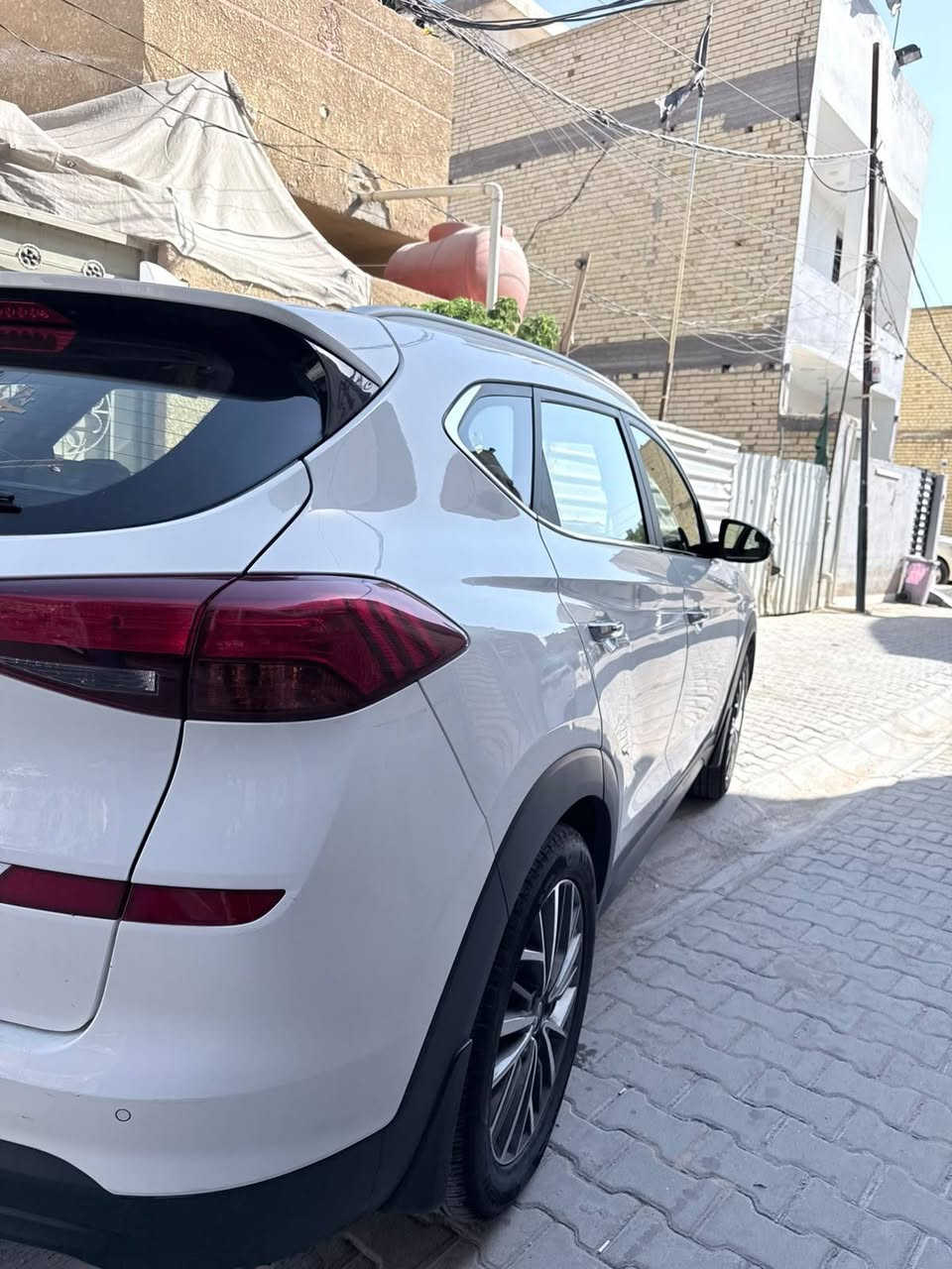 من رخصة الادمن المحترم  توسان الموديل ٢٠ بي بارد خفيف وبيه شبر صبغ للبيع وليس للمراوس فقط بيع رقم بغداد انكليزي شرط التحويل السعر ١٨٥وبيه مجال حگ الجيه          للاستفسار هاتف  غير متواجد ع الخاص  *********** مكلف بالنشر
