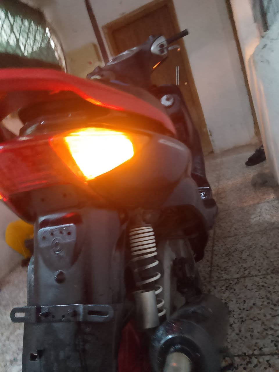 معلومات بـ اول صوره

نص مكتوب في الصور:
- سلام عليكم سكنس نثيه كلحات رياضي صالصه رياضي تايرات جدد مكينه خرسه كهربائيات شغاله كلها هورن سلف لايت عالي ناصي اشاير دبل اشاره نكره بكل وقت سعرها 350 وبيها مجال مكاني بغداد رقمي ***********