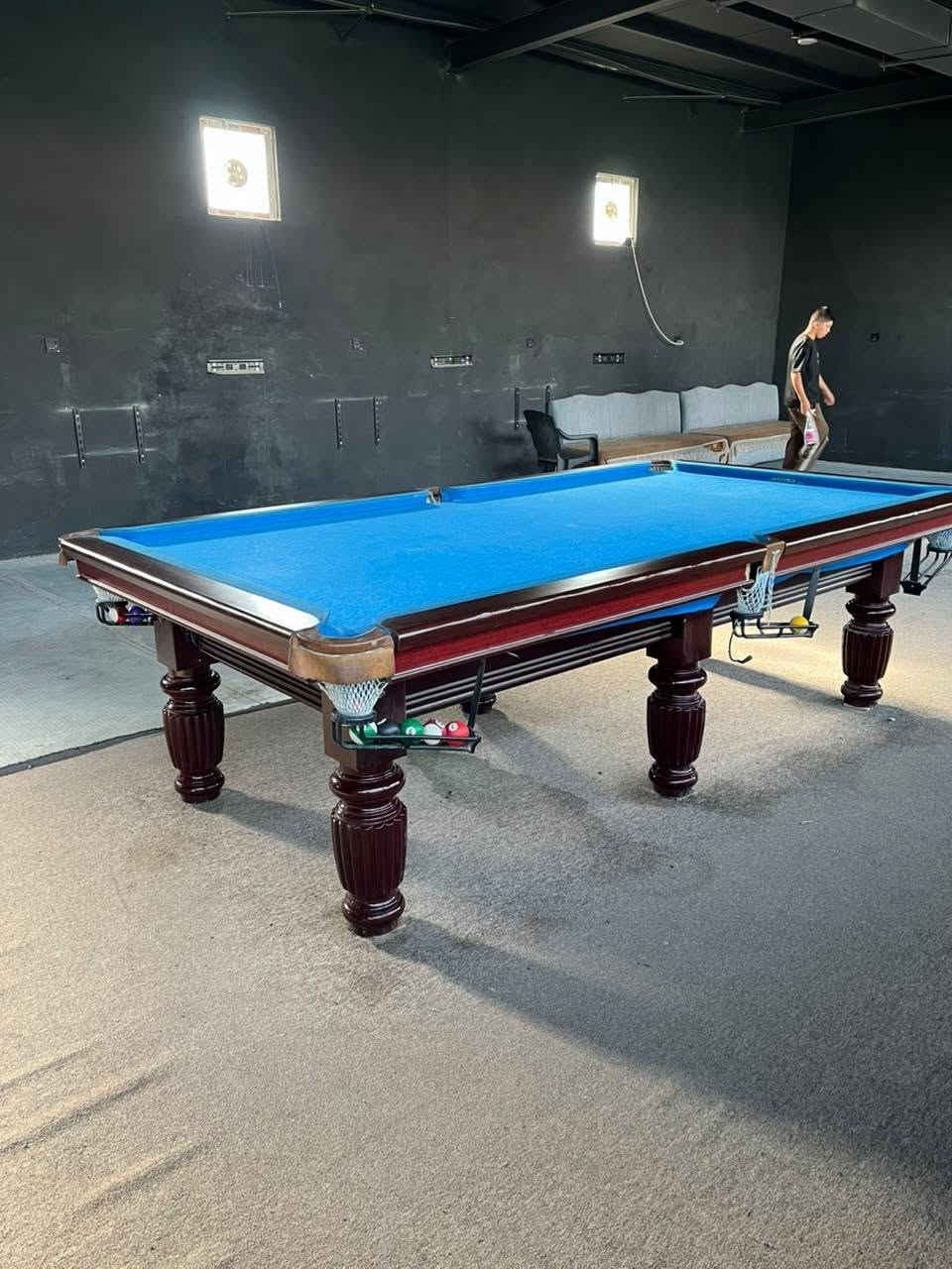 ميز بليارد للبيع نظيف 100/100الرقم *********** ***********
