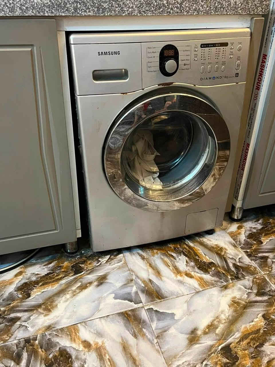 السلام عليكم عندي كاونتر للبيع  mdfمع انارة داخلية وويا طباخ منضدي وغسالة سامسونك 7كيلو للاستفسار الاتصال على رقم ***********مكاني  بغداد حي الجهاد المخابرات
