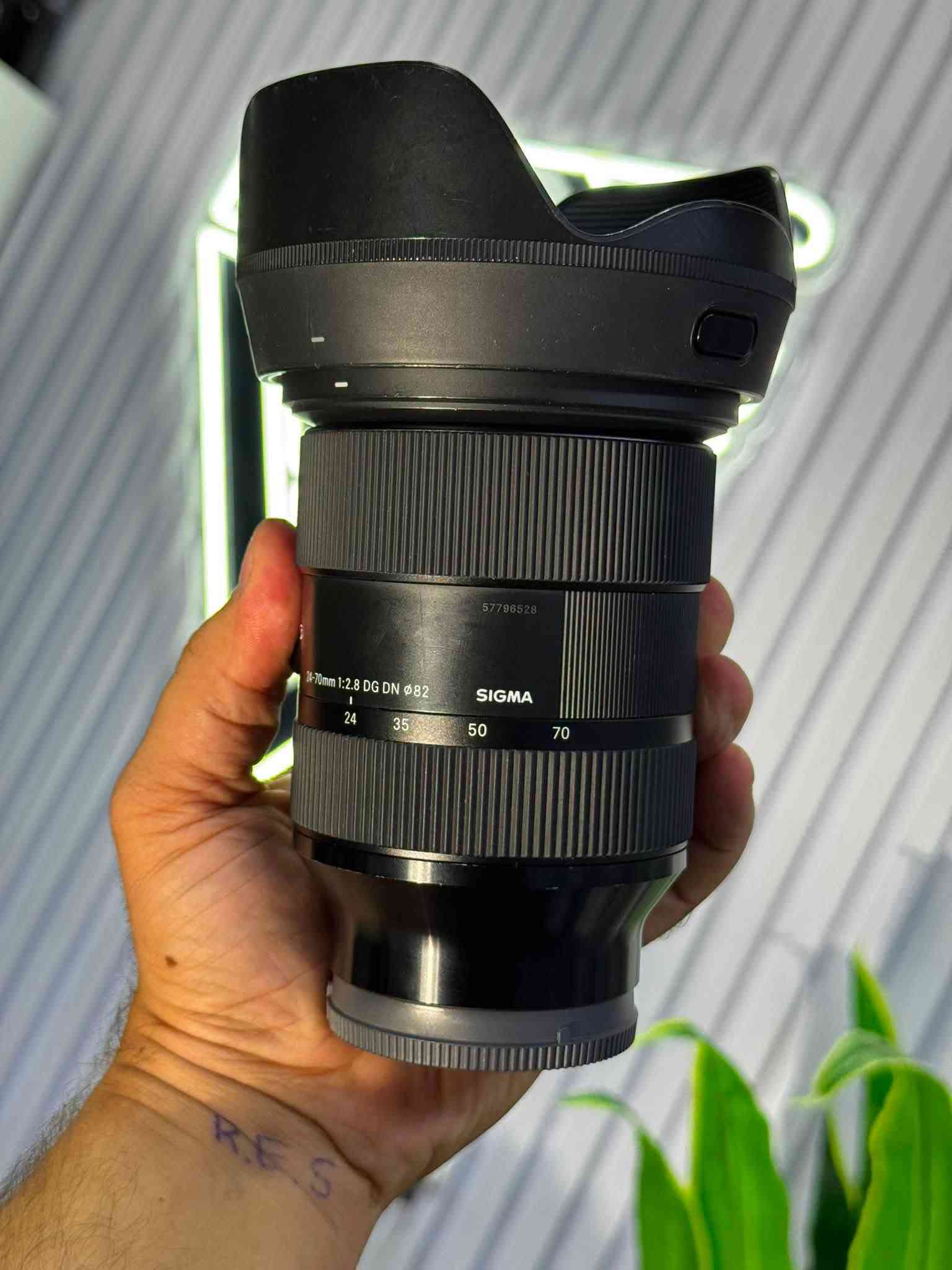 #daste_dw_مستعمل
——————————-
#sigma 24-70 F2.8 mark 1
اصدار الاول
—————-
Clean 90‎%‎
ملاحظه / زجاج بيها ضربه بسيطه واضح بالصور
تيبنى / شوشةى لينز شوختةكى هةيه له رسم دياره
