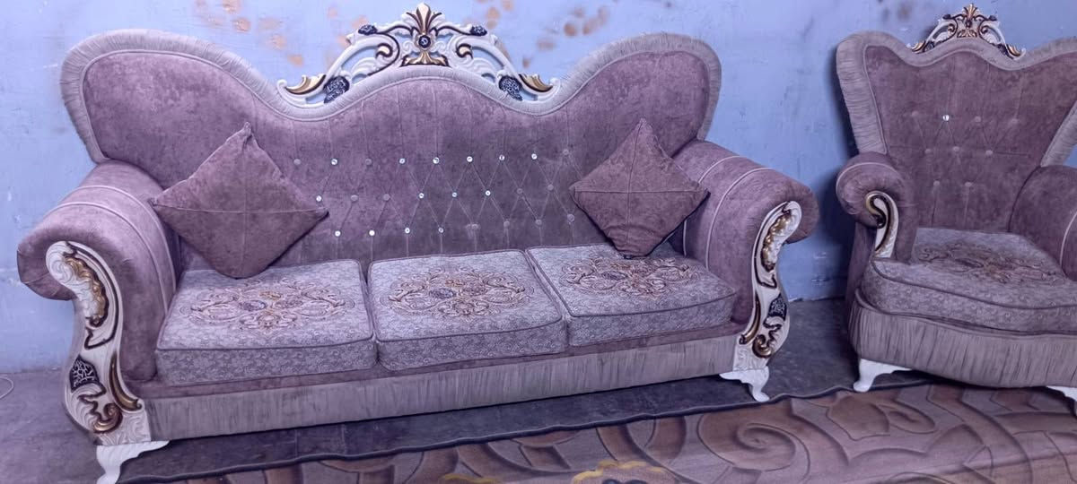 السلام عليكم تخم 10مقعد اخو الجديد اي ضرر مابي السعر 325وبي مجال المكان بغداد الكاضميه يوجد توصيل الاتصال ***********
