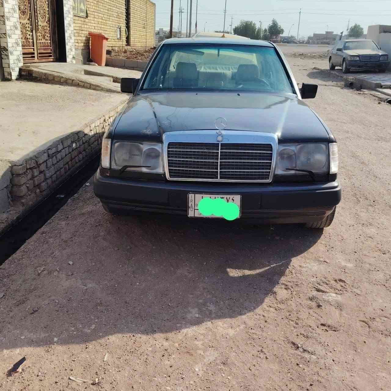 السلام عليكم
مارسدس دب موديل 1993
رقم ميسان موازي عليها غرامات تتنزل من سعرها
سنويتها ساقطه 2020
كير ومكينه زينات 
حداده ضعيفه
مكفوله من الضربه
 قواعد دبلات سليمات
بيها لحيم بالبرانكيتات
 ولگاعيات الأماميه مكصوصات خياس
 السعر 42 وبيها مجال 
*********** 
***********
