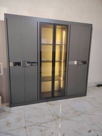 غرفة نوم • ٦ أبواب • ٦ قطع