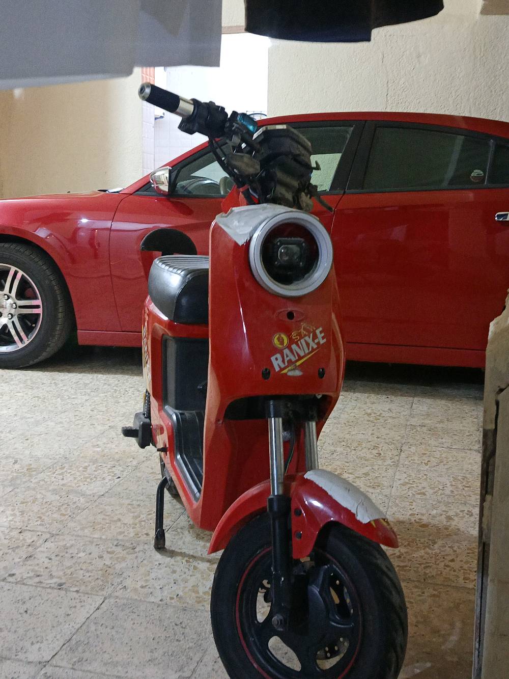 سلام عليكم دراجه R9للبيع بسعر مناسب ب350 او بيه مجال هواي للشراي او باقي غراض موجوده السله و الدواسه تشتغل سوسج او بصمه علا الكارت+ 3 نمر و عالي او ناصي او هورن كله يشتغل بكاني ذي قار قلعه سكر
ممكن توضحلنا موديل R9 بالضبط وشكد سنة الصنع أو سنة الاستخدام؟: 
2025
الدراجة شكد حالة البطارية/البطاريات؟ وكم تمشي بالشحنة الواحدة تقريباً؟: 
تمشي بل شحنه الوحده من 30 كم الى 50 كم
بيها أي ملاحظات أو نقص غير اللي مذكور، خصوصاً بالفرامل، الكفرات، أو الكهرباء؟: 
بس البك ما يشتغل 
ومن أي منطقة بالضبط حتى نذكر موقع البيع، وشنو آخر سعر إلك بيها إذا اكو مجال للمساومة؟: 
ذي قار قلعه سكر 