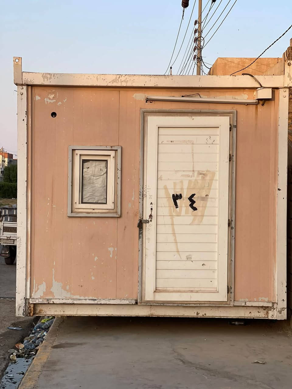 سلام عليكم 
من رخصت مدير الكروب 
طول الحاويات 600
وعرض 240
رتفاع240
 كرفان طول 600
ارتفاع 300
عرض 300
الاستفسار اكثر اتصال عله هاذا الرقم (***********)
كفاله عامه أوراق كامل نضافه100/

