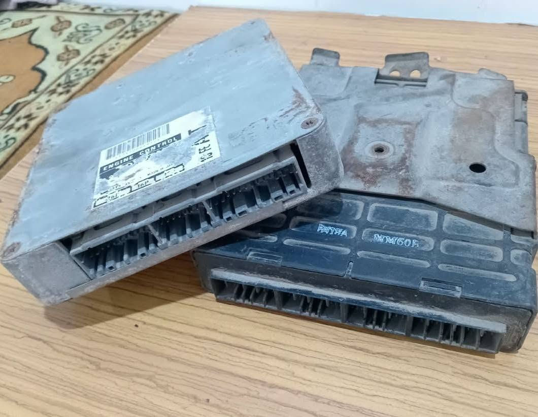 عقول سياره اثنين شغالات واحد مال مكينة ونجي والثاني ما اعرفه مال بيوادي بي واي دي اعتقد سعر الواحد 80 وبي مجال.. 
اتصال ***********
