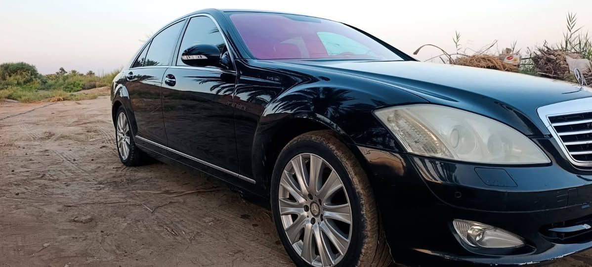 للبيع: مرسيدس S550 (موديل 2006) — فول مواصفات
تجسيد حقيقي للفخامة الألمانية والراحة المتناهية، سيارة تفرض حضورها في كل مكان.

الفئة: S550

الموديل: 2006

المواصفات: فول مواصفات (كاملة المواصفات والتجهيزات)

الحالة: بحالة ممتازة جداً، محرك وكرابكس وأدوات كهربائية بشرط الفحص، تبريد ممتازة، قيادة سلسة وقوية.

من أبرز المميزات:

محرك قوي وبأداء ممتاز

مقاعد جلد فاخرة مع تحكم كهربائي وذاكرة

نظام فتحة سقف

شاشة ونظام صوتي متطور

إضاءة داخلية وأنظمة أمان متكاملة

ثبات وتوازن عالي على الطرقات

السعر المطلوب 170 ورقة

للإستفسار 
***********
