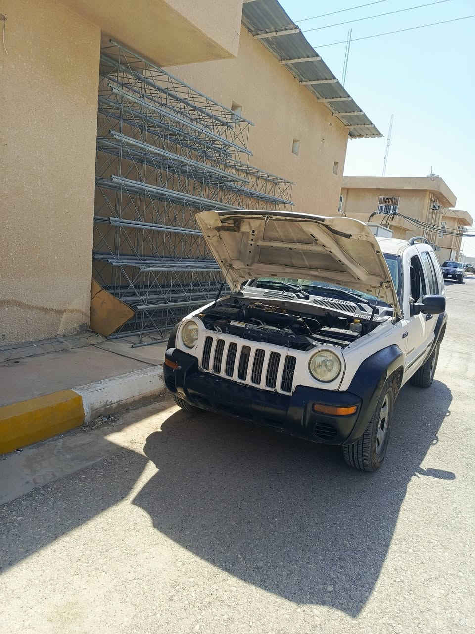 جيب شيروكي نضيفه عوزها ترتيبات بسيطه مديل٢٠٠٤ مال مزاد كتاب كمرك وجاهزه لترقيم مكفوله من الضربه كشر حيل نضيف مكينه وكير نضيفات حداديه نص عمر تخم تاير نضيف مكانها واسط الحسينيه سعرها38ورقه وبيها مجال وتدللون ‏‪***********
