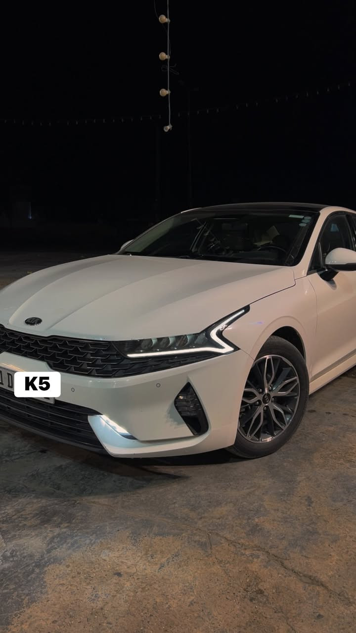 K52021nim
فول مواصفات 
ملاحظاتها 
بيها الباب الأمامي عكس السايق صبغ اثر طخة دراجة وبارد كد شبر
عنوانها بغداد ابو غريب
رقم***********

نص مكتوب في الصور:
- K5