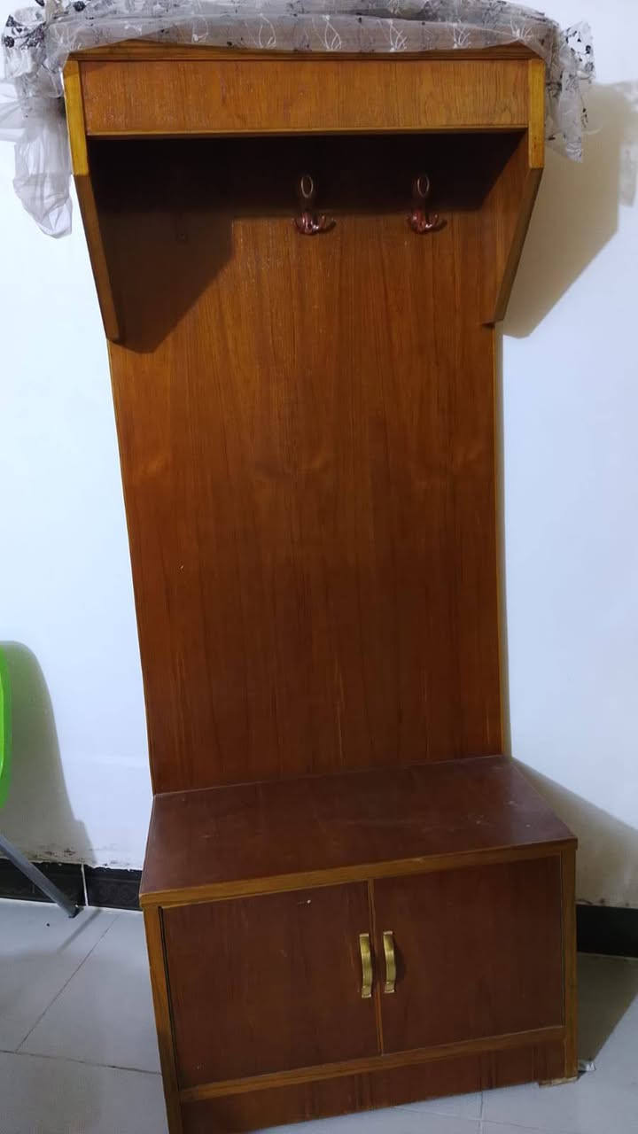 بسم الله وعلى بركة الله
غرفة اخشاب صاج ملحق نظيفة جدا 
مع ملحقاتها 
رقم الموبايل 
***********
***********
