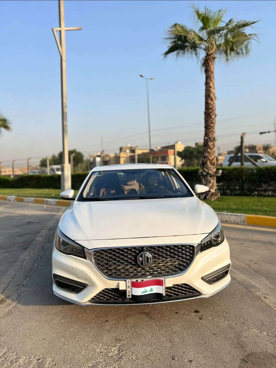 السلام عليكم
سيارة mg6 موديل 2021 
نظيفة جداً
 مواصفات 
بصمة سلايد
اشاير بالمري 
تحكم سرعة 
بصمة 
فتحة 
شاشة 
مري شفط 
كير ٦ نمر +سبورت
السيارة استعمال شخصي
رقم بغداد سنوية جديدة
كير ومحرك مكفول 
وبعدها بضمان الشركة ملتزم بفترات الصيانة 
بيها بارد بالجاملغ جهة الصدر مع شبر بالبنيد تقريبا واضح بالصور
مع العلم رقم جديد وهزة وسنوية جديدة يعني دينار متصرف عليها
السعر ١٠٢ ورقة 

للتواصل ***********
