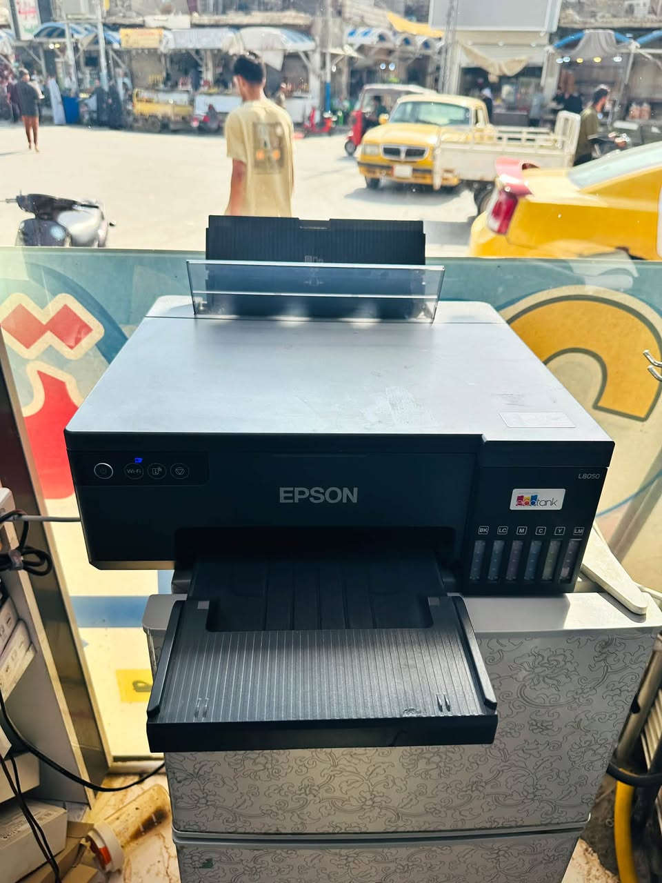 🔥 للبيع: طابعة إبسون Epson L8050 بحالة ممتازة ونظيفة جداً! 🔥
فرصة ممتازة لأصحاب المطابع والمحلات التجارية ومحبي الطباعة الحرارية!
 الموديل: EPSON EcoTank L8050 الأصلية (6 ألوان).  
 نوع الحبر: مجهزة بـ حبر حراري (Sublimation) للطباعة الحرارية على الكفرات، الأكواب، التيشرتات وغيرها.
 الحالة: استخدام بسيط جداً وبحالة الجديد، مكفولة ونظيفة.
 المميزات:
 نظام خزان حبر اقتصادي وعالي الإنتاجية (EcoTank).  
 تدعم الاتصال اللاسلكي Wi-Fi للطباعة المباشرة من الهاتف أو الحاسوب.  
 جودة طباعة عالية وجاذبية بالحرارة مع ألوان زاهية وقوية (6 ألوان).  
 طابعة حديثة وسريعة ومثالية لمشاريع الطباعة الحرارية والدعاية.
💰 السعر:350 

🔥 للبيع: ماكينة قص وتقطيب الحماية (rock space) بحالة النظافة التامة مع كامل ملحقاتها! 🔥
فرصة ممتازة لأصحاب محلات الهواتف والصيانة للبدء أو التوسع في مجال الطباعة والتغليف!
 الماركة: rock space الأصلية.  
 الحالة: شبه جديدة، استخدام بسيط وقليل جداً.
 الملحقات الإضافية مع الجهاز:
 🎨 قوالب الطبع الخاصة بالجهاز.
 📱 مجموعة كفرات ايفون وسامسونج جاهزة للعمل والطباعة.
 المميزات:
 شاشة تحكم واضحة وسهلة الاستخدام.  
 أداء دقيق وسريع لقص حماية الشاشات والظهر لمختلف أنواع الأجهزة.
 تصميم حديث وأنيق.  
 الجهاز جاهز للعمل مباشرة وبدون أي نواقص.
💰 السعر: 325 وبيها مجال 

متوفر توصيل 
للتواصل ***********
