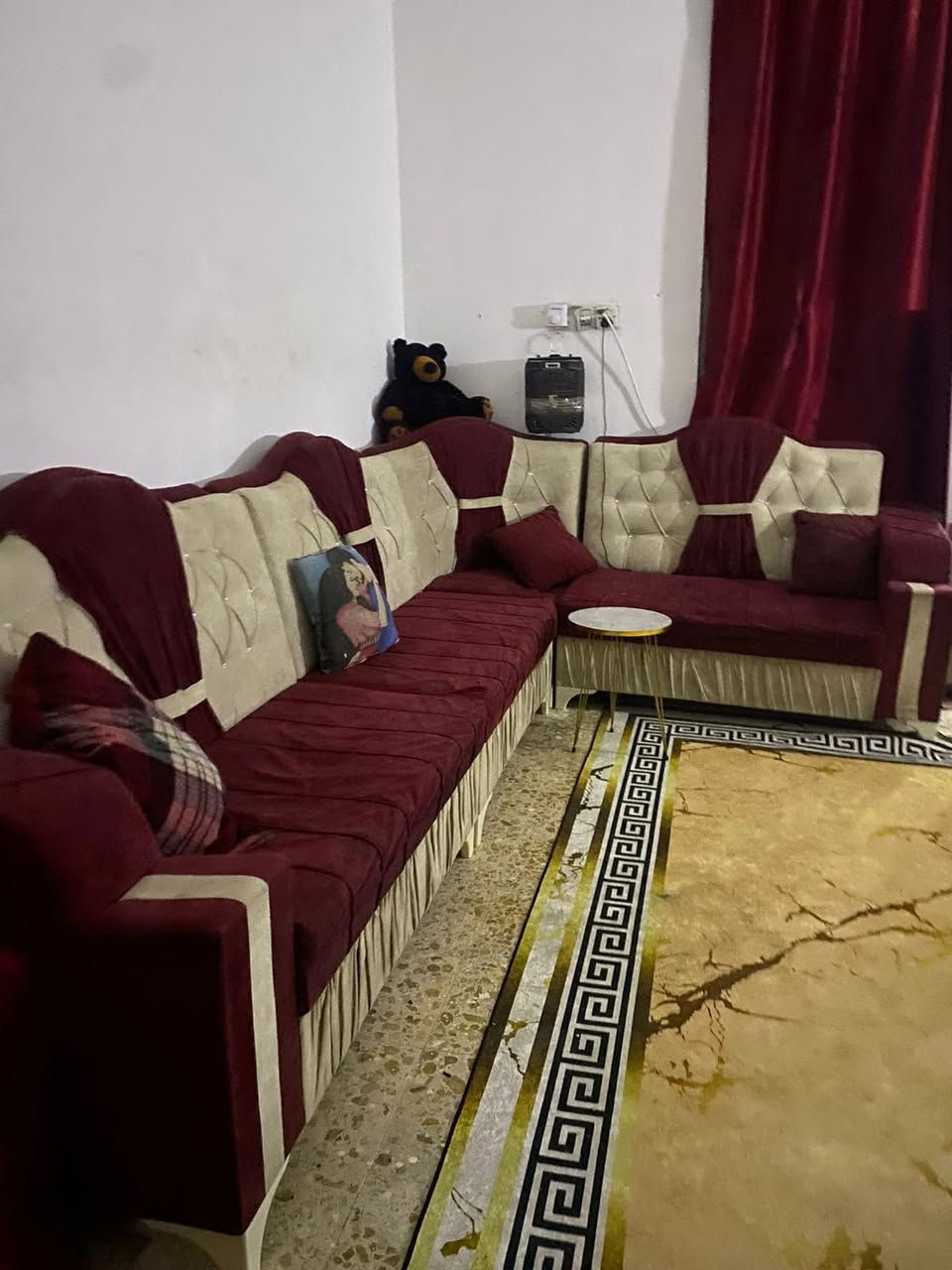 للبيع 6 مقاعد مكاني حي الفداء شارع المدارس سعره 200 بيه مجال قليل اتصال  وات ساب ***********
