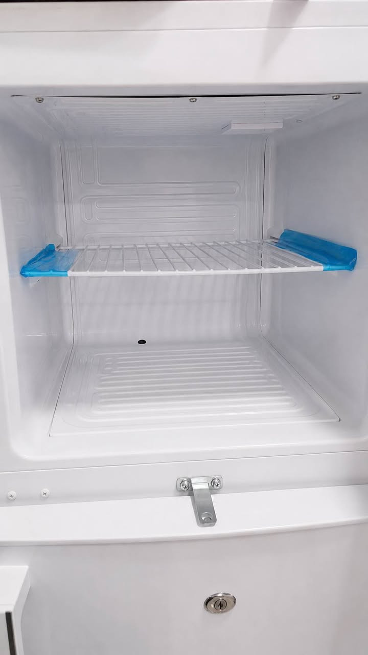 ثلاجه للبيع
ثلاجتي للبيع نوع هونداي
نظيفه استخدام سنة وشهرين فقط
تشتغل ومابيها شي وفريز ثلج وثلاجه باردة جدا وماداخلة تصليح ابببدااااا
بعدها جديدة بالشريط الازرق مالتها
حجمها صغير تكفي لعائلة ٣ نفرات
سعر الشراء ٣٤٠ من تطبيق مسواك
سعر البيع ١٥٠ وبيها مجال بسيط جدا
والمعلومات مالتها بالصورة
‏‪***********‬‏ واتس
لايوجد توصيل...المكان بغداد زيونه
‏‪***********‬‏
