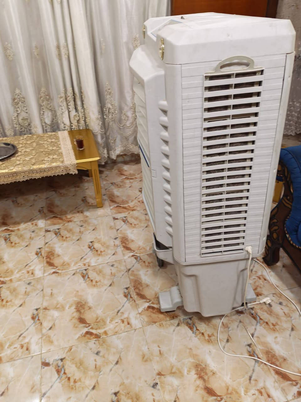 سلام عليكم مبرده استعمال قليل وضع شركه من كلشي جديده لسعر ١٨٥ وبيها مجال بسيط /*********** مكاني تاميم
