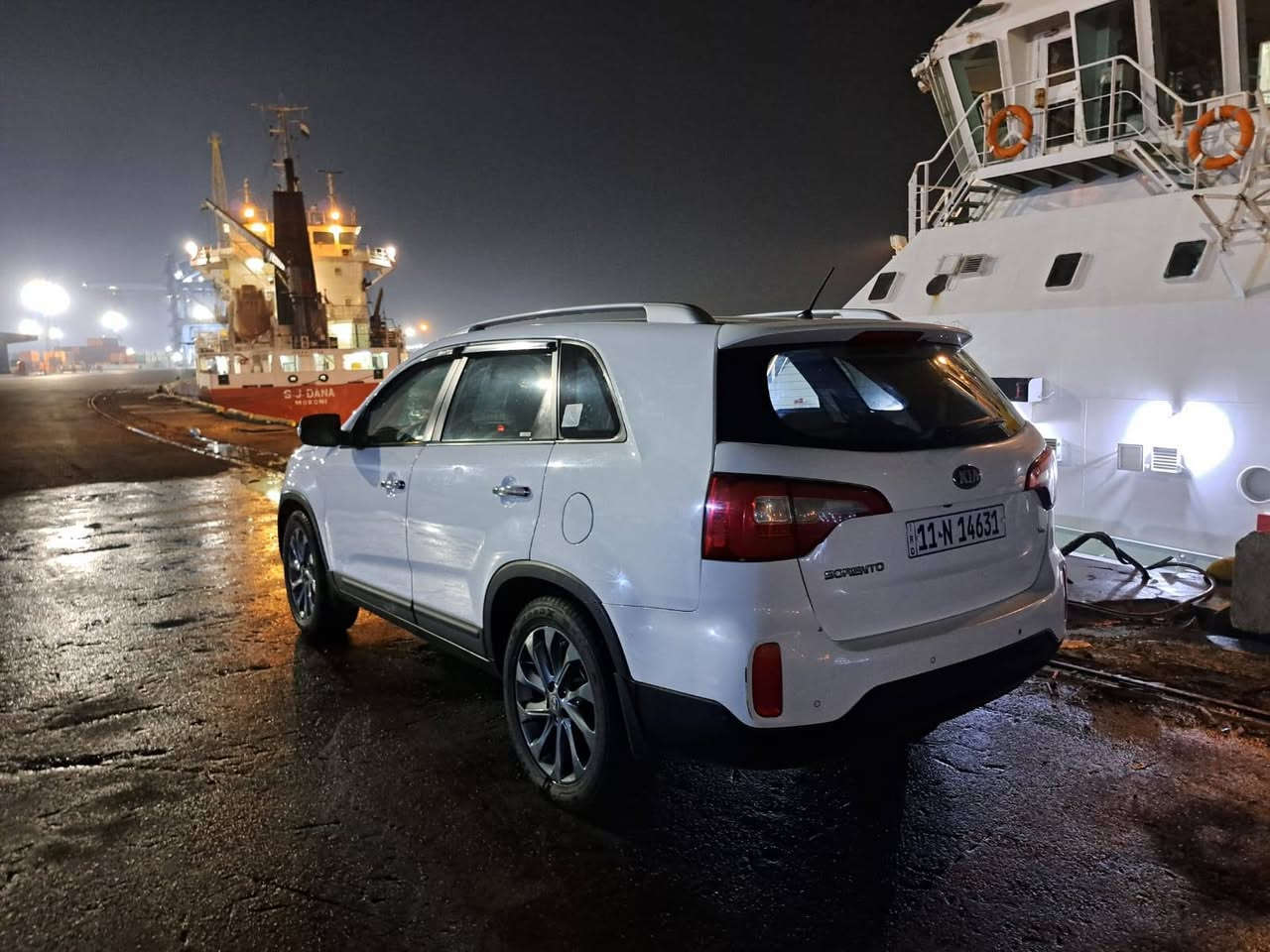كيا سورنتوا 2014 خليجي (باسمي)
محرك 6 سلندر - تو ويل (2WD)
​اللون أبيض
​رقم بغداد باسمي (تحويل مباشر)
بصمة أبواب وتشغيل تبريد 3 قطع (ثلج وشرط الظهر ما يفصل) حساسات أمامي وخلفي مرايات شفط  وإشارة
​حادث جاملغ أمامي وطخة بالباب الخلفي  الصندوق (تحت الرقم)
السيارة بفضل الله وبنعمة عندي أكثر من سنتين ماشية وياي خير من الله ومجربها بكل ظروفها بالنسبة للسونار أنا شخصياً ما مسوي سونار للسيارة لأن الموضوع أولاً وأخيراً (قناعة شخصية) وما أعتقد أهل السونارات هم اللي يملون عليه وعليك اذا انت تريد تشتري واقتنعت بالسيارة أو يفهمون بيها أكثر منك بالاخير هم بشر مثلك ومثلي والقصص الي سمعناها وشفناها من اهل السونارات بالأخطاء لاتعد ولاتحصى هذا رائي الشخصي اما انت!! حر بتصرفك وقناعتك اذا اتحب احد يملي عليك.. السيارة كدامك افحصها بايدك وعينك تعجبك اتشلع عيوني ماتعجبك اعبر المنشور وادعيلنا بالرزق 
​السعر [145$] وبيها مجال 
المكان [البصرة]
للتواصل [***********]
ملاحظة ادامة كاملة مسويلها 
حدادة جديدة الا اذا بعض الملاحظات تخم تاير جديد حتى الاسبير .. باقي التفاصيل تجي وتشوف بعينك .. اعتذر طولت عليك بس حتى تقرا وتقتنع بعدها اتصل
