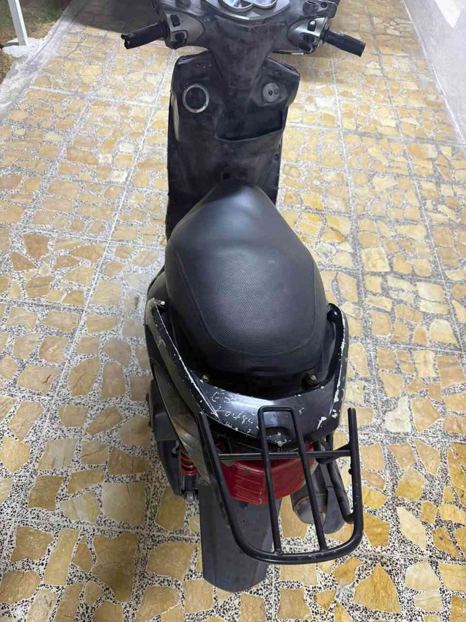سكنس مكينه مبدل فشكه  مال حاويه باتري جديد كابريتر بحاله جيده كفراتهه تعبانه شويه دراجه مال شغل وروحه  وجيه مابيهه اي نقص بس لكفرات عيبهه سعر ٦٠٠ وبيهه مجال بسيط مكاني بغداد صليخ ***********
