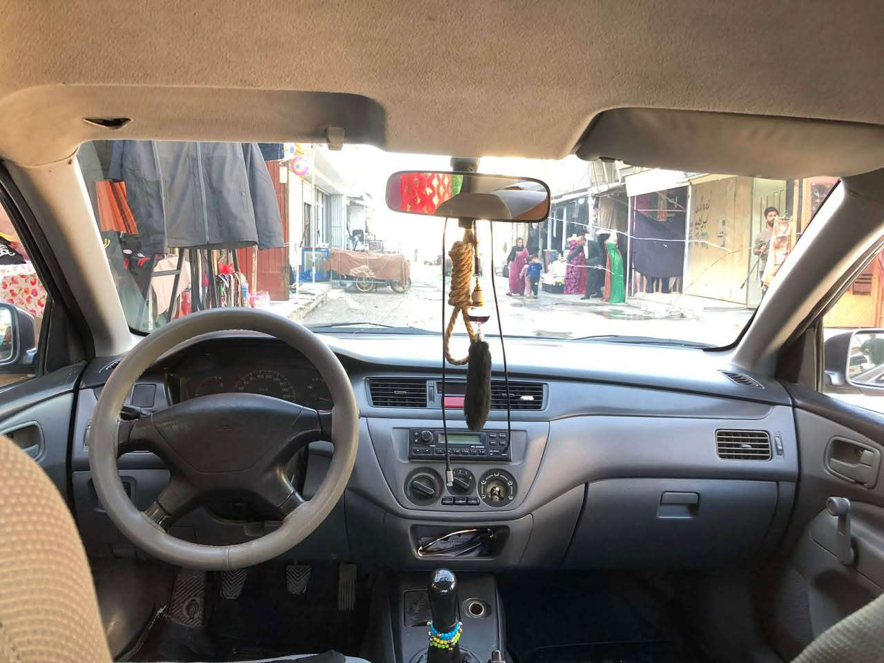 لانسەر 2004 مەکینە بچوکی گێڕ عادی هەست ناکەی مەکینە بچوکە ماشەإللە لە ڕۆشتن و نەرمی سەیارەکە
مزایدەو کۆدی ئاسایش کۆدەکەی بە ناوی خۆمەوەیە 
بێ دەعم و لێدراو کامل بۆیاخ لەسەر ساخی تەبریتی بەشەرت ساردو گەرمی لەسەر سویچ  
شوێن هەڵەبجەی تازە
*********** دار بنديهكان, السليمانية
