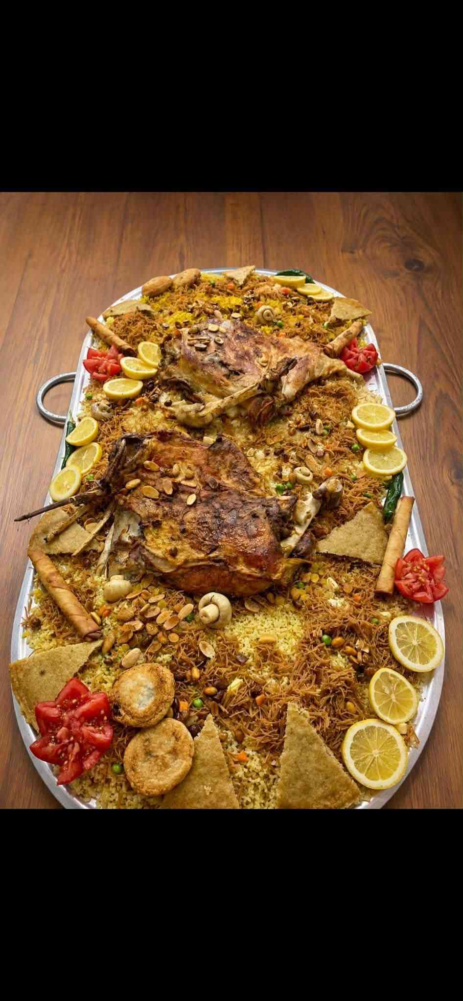 مطعم قوزي الشيف صميم يقدم لكم مناسف القوزي والدجاج للاتصال عالارقم*********** متوفر خدمة التوصيل
