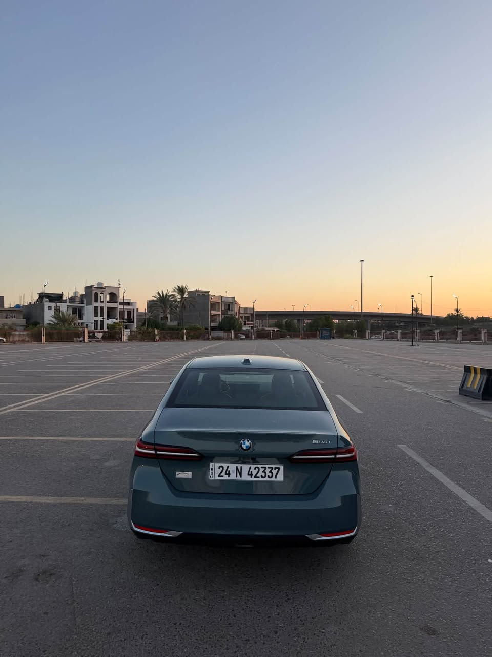 🚘 للبيع BMW 530i
📌 الموديل: 2025
📌 الممشى: 36,000 ميل

⭐ المواصفات:

• داتاشو
• خمس كاميرات 🎥
• فتحة سقف
• داخلية سوداء
‎• بصمة تشغيل وأبواب دخول ذكي
• شاشة  تدعم Apple CarPlay
• مخارج تكييف ذكية
• إنارة داخلية متغيرة
• رادار أمامي وخلفي وجانبي
• حساسات أمامية وخلفية
• كشنات جلد مع تدفئة وتدفئة ستيرن
• خزن ميموري
• نظام صوت Harman Kardon
• ستيرن كهربائي
• شحن لاسلكي
• Drive Mode 7
• مرايا شفط، قلاب، ونقطة عمياء
• إنارة ترحيبية
• قفل وفتح عند الاقتراب
• جنطة كهربائية — تفتح بالقدم 👟

✅ السيارة كلين وكفالة عامة
‏‭***********‬ 
السعر 455$

