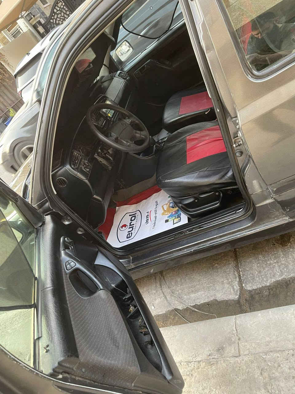فنتو موديل93 مكينه2000 اوتو مكفولات رقم بغداد انكليزي باسمي هزه وسنويه جدد سياره نضيفه جاهزه من كلشي داخلهه بلادي شاشه وسستم سياره بدوون حاادث ولا تبديل ولا خياس السعر45 وبيه مجال لشراي مكاني بغداد حي جهاد***********
