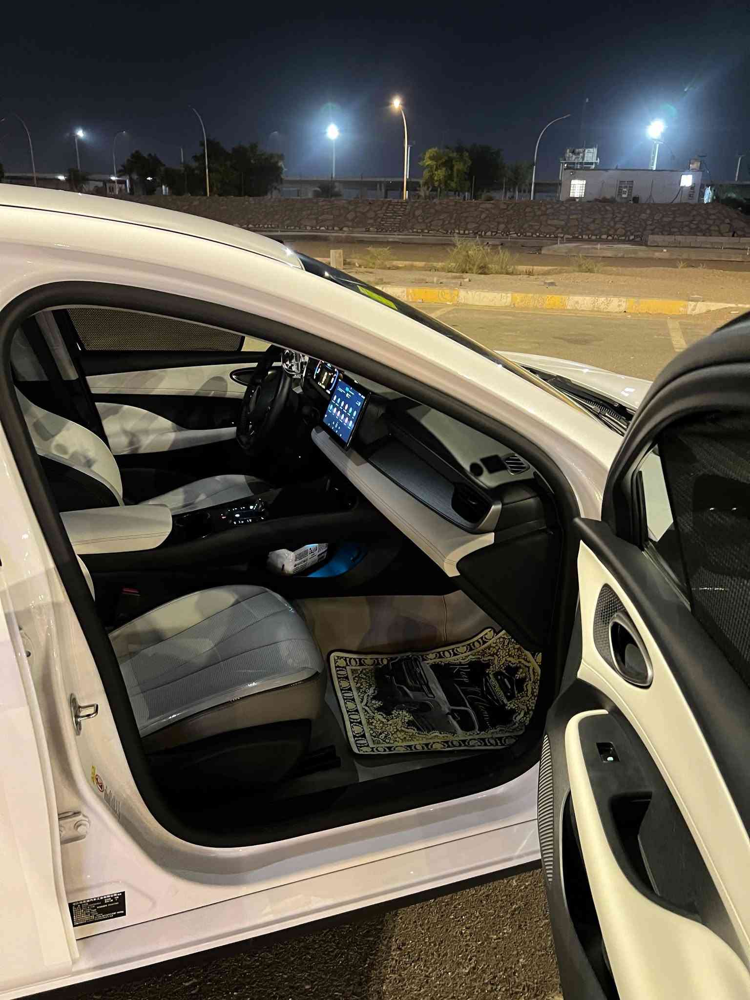 سلام عليكم ورحمة 
2025
للبيع بي وايدي سيل فايف
رقم بغداد
لون ابيض
تحكم شاشه
داخل مغلفه ارضيه جلد
كشنات لويلون حراري جلد
هزه 2026 شهر 6 دخول جديد
مكان سياره الفلوجه
رقم الهاتف ***********
