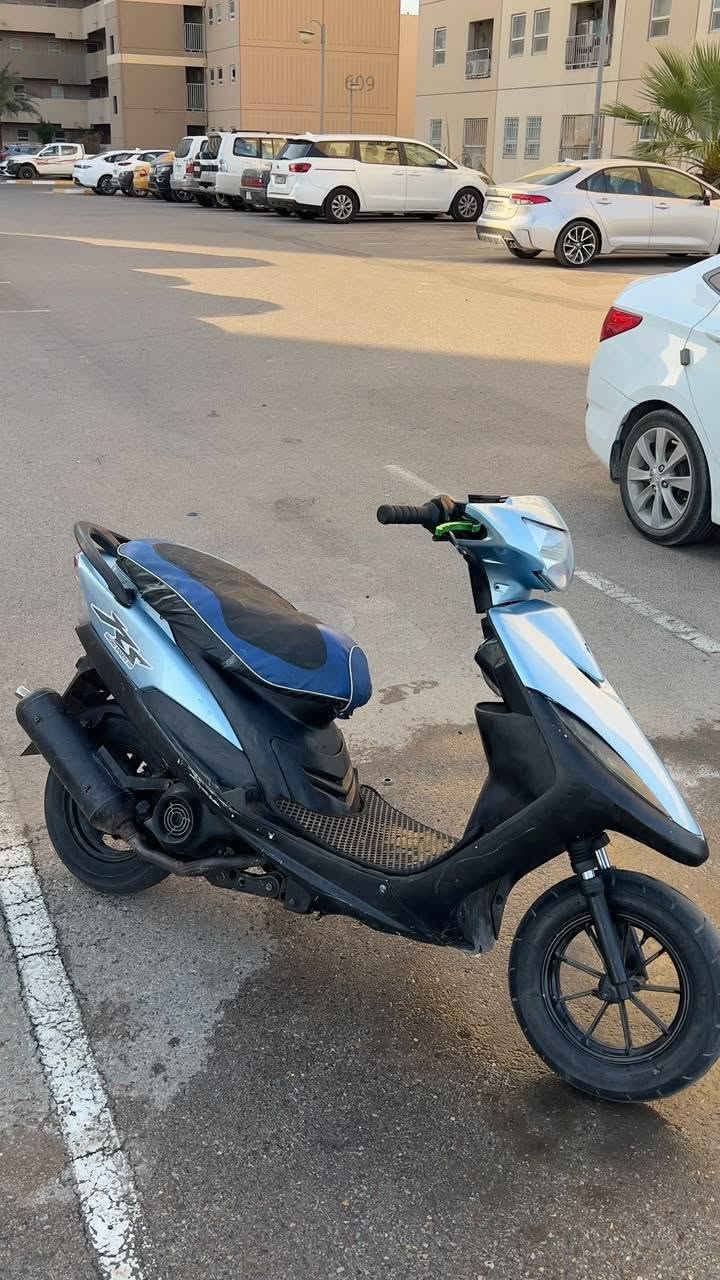 سلام عليكم دراجه ماكس عدله بوشه 55
الدراجه الشلعه مالتها تشك الكاع ✅

يدات رياضي كوسو ✅

شوته رياضي ضمان وكاله فول ✅

كفرات مختم من الطول لطول ✅

يدات بريك رياضي

مكينتها نضيفه نضافه ومداريها كل ١٠ ايام ادريلها دهن
نقصها بس كهربائيات علماً الهورن شغال
وقفل مال صندوك

الدراجه كدام عينك سعرها ٤٧٥وبيها مجال حك الجيه
جماعت ال٣٧٥ عبرو المنشور
