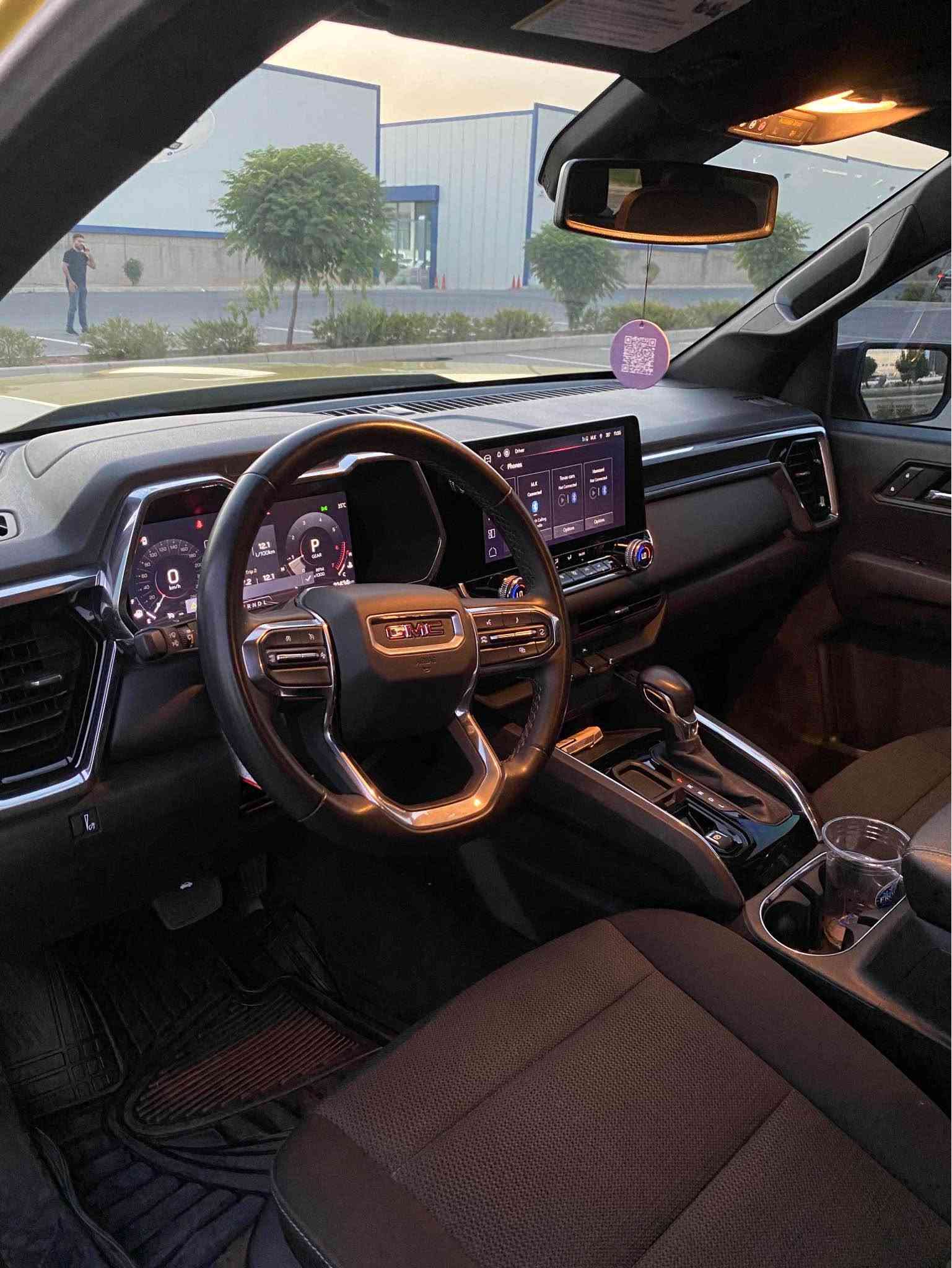 🚨 GMC CANYON ELEVATION 2024 🚨

🛻 GMC Canyon Elevation 2WD
‎📅 موديل: 2024
📍 Crew Cab – Short Box
‎⚙️ المحرك والأداء:
‎• محرك 2.7 لتر TurboMax
‎• 4 سلندر تيربو
‎• قوة 310 حصان 🔥
‎• عزم 430 lb-ft
‎• ناقل حركة أوتوماتيك 8 سرعات
‎• استهلاك تقريباً 19 داخل المدينة / 23 طريق سريع / 20 مختلط MP

‎✨ التجهيزات
‎• شاشة وسطية 11.3 إنش
‎• شاشة معلومات للسائق 11 إنش
• Apple CarPlay 📱
• Android Auto
• Bluetooth
‎• كاميرا خلفية HD
‎• حساسات وأنظمة أمان حسب التجهيز
‎• مثبت سرعة
‎• تشغيل ودخول بدون مفتاح
‎• زر تشغيل
‎• إضاءة LED
‎• جنوط ألمنيوم 18 إنش
‎• نظام تعليق مرتفع Off-Road Suspension
‎• مقاعد قماش
‎• تحكم بالمقود
‎• نوافذ ومرايا كهربائية 
‎سيارة ب سعر كلش مناسب لون مميز 
‎ضررها فقط جاملوغ و نص باب صبغ بدون دواخل بدون ارباكات باقي گير-محرك-دواخل-كهربائيات كفالة 
سعرها 248$ ورقـــة و مجال 
‎للأستفسار اتصل على هذا الرقم 
‎كورك-واتساب
*********** سميل, دهوك
