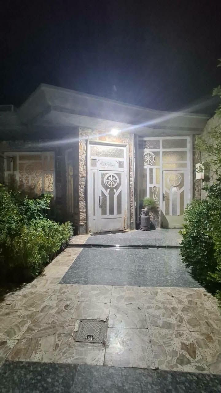 مشتمل طابو صرف مساحتة ١٥٠م في حي الزهراء خدمات كاملة يحتوي ع غرفة نوم وصالة واستقبال ومطبخ بناء طابوك وسكف صب تحويل مباشر للأستفسار ***********
*********** او مراجعة مكتب أمتار للعقار
