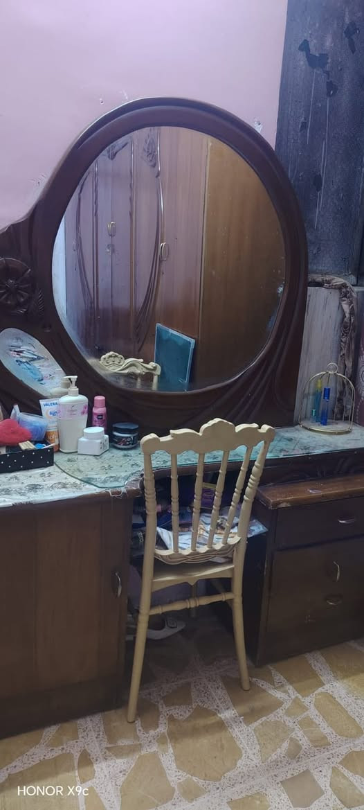 السلام عليكم غرفه اخشاب للبيع غرفه كامله وجاهزه وجربايتها موجوده نقصها بطل تلميع اخشاب مكاني الغزاليه السعر 650 وبيها مجال بسيط رقمي *********** متوفر واتساب

نص مكتوب في الصور:
- HONOR X9c