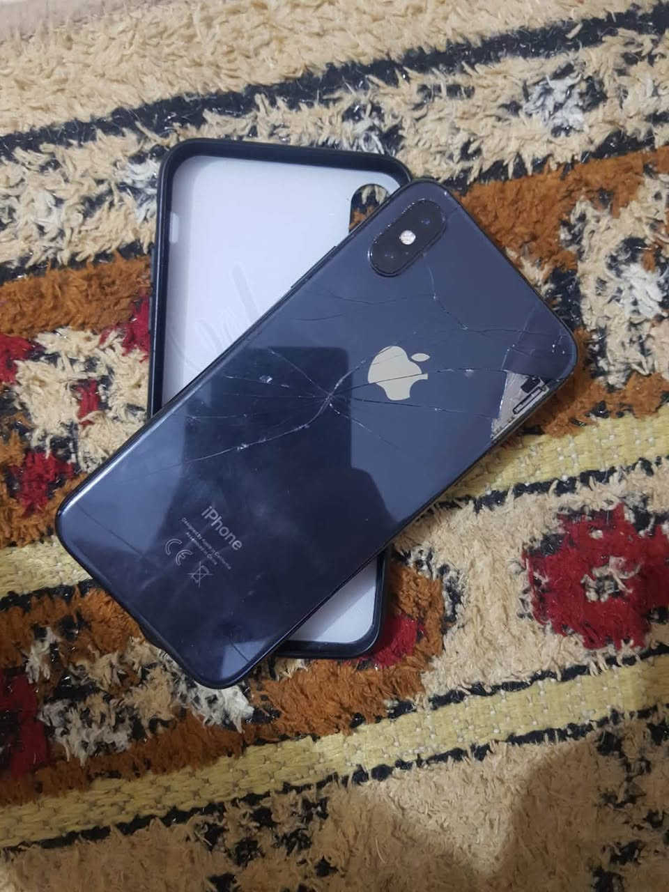 السلام عليكم عندي ايفون اكس جهاز نضيف بس الضهر مفطر الباقي كله شغال فيس ايدي كامرات الباقي كله شغال بطاريه 71  ذاكره 64 سعره ١٢٥ الف وبي مجال مكاني كربلاء حي الفارس شراي اتصل على هذا الرقم ***********
