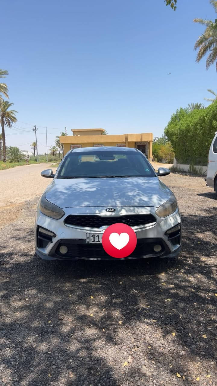سيراتو 2019 خليجي للبيع 
سياره بيها شبر صبغ بلباب وشبر بالجاملغ  وتورباين مال الكير رايدها 100$ 
***********
