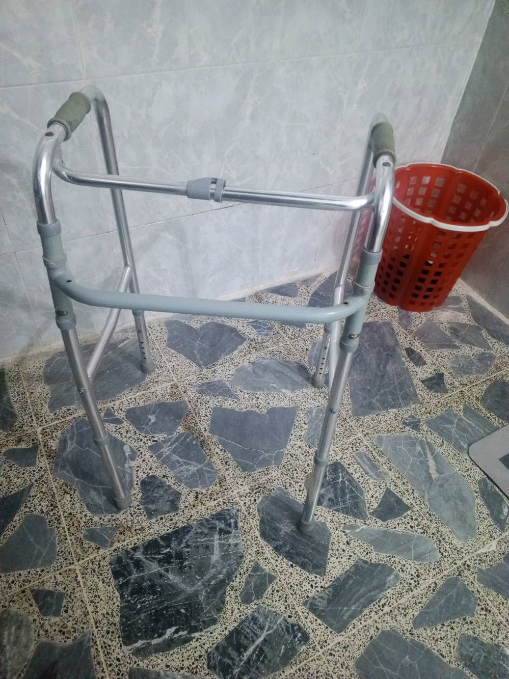 عكازه رباعيه • بغداد شعلة
