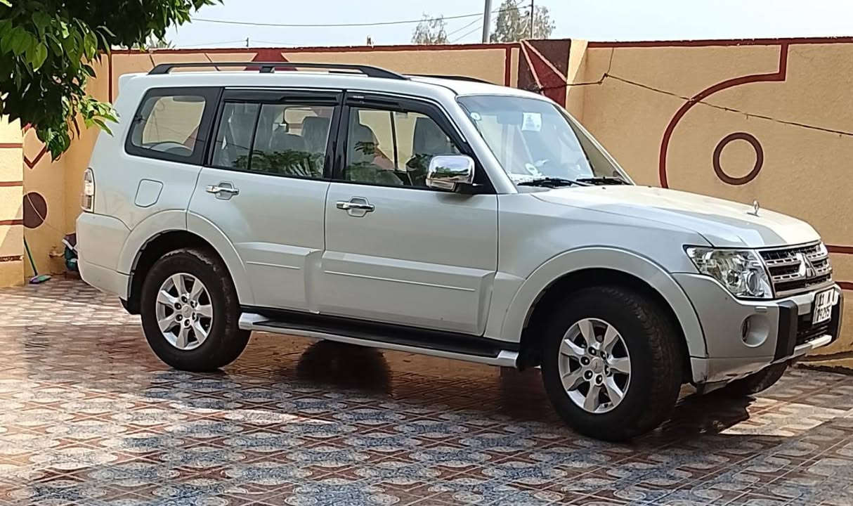 باجيرو • ٢٠١٠ • للبيع
