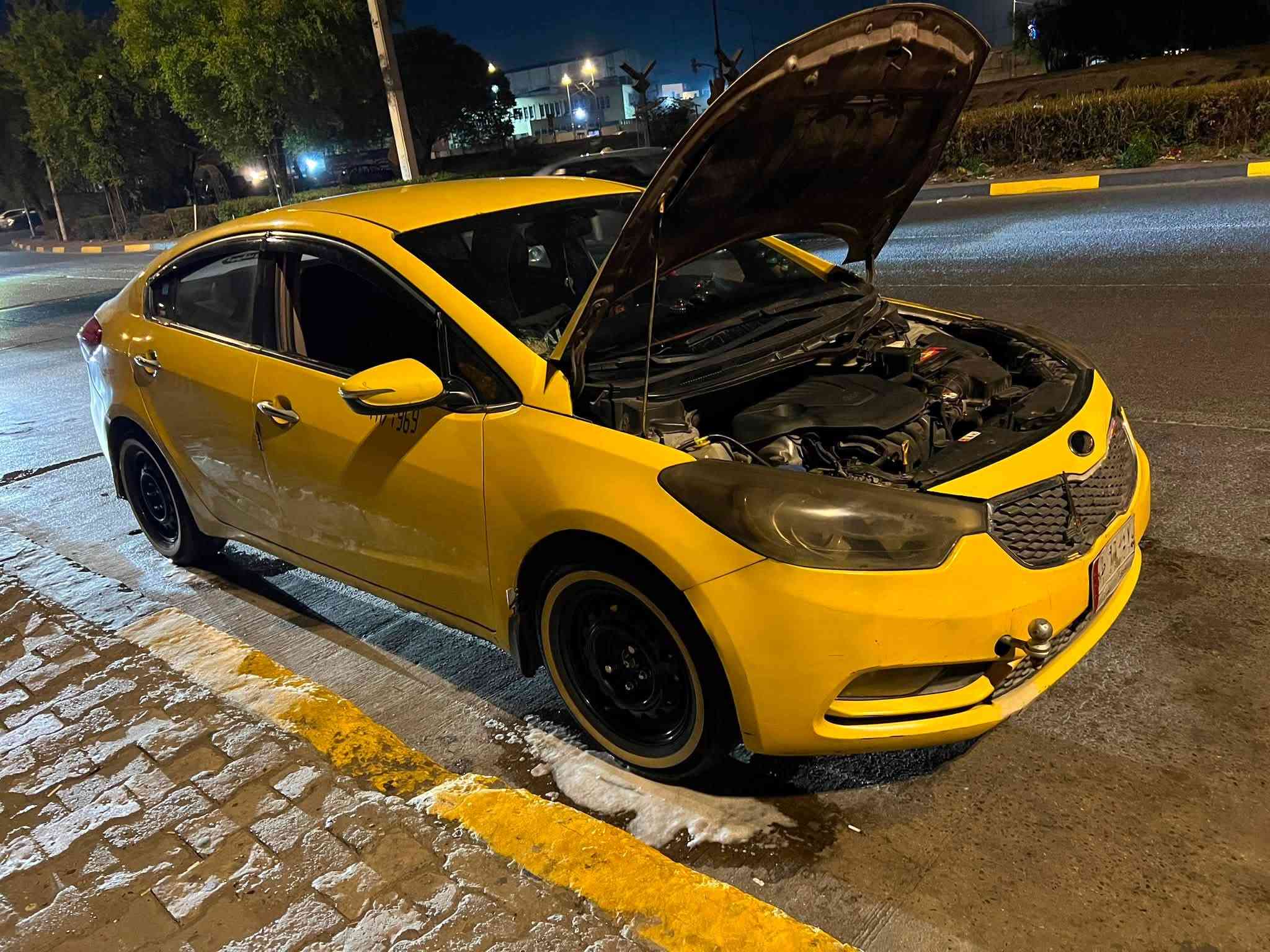 سلام عليكم
سيراتو 13  فول  خليجي
شاشه كار بلي
بصمة 
تحكم ستيرن 
تبريد قطعه 
مكينه GDi١٦٠٠

سيارة بسمي  
بيها جاملغ المامي بارد وبارد كد شبر 
 سياره حلوه وجاهزه 
السعر 100 وبيها مجال بسيط العنوان  بغداد /الشعب 
***********
