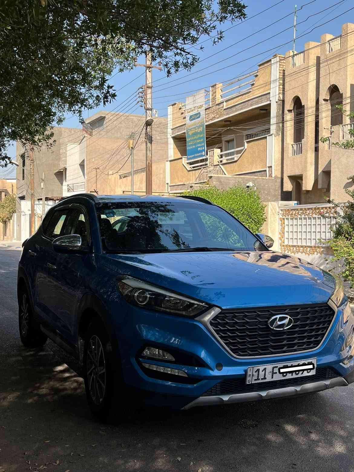 السلام عليكم
للبيع هيونداي توسان 2016وارد 

رقم بغداد بأسمي تحويل ثاني يوم

محرك 2400 
تحكم ستيرن 
فور ويل 
سايد بريك بلرجل 
شاشه وكامره 
حساس خلفي 
ويل كروم تخم جديد 
قطعتين تبريد 
مري شفط 
لايت زنون 

صبغ فقط بنيد وبيها ملاحضات بارد 
بدون دواخل سونر مرفق

السعر 128 وبيها مجال 

العنوان بغداد حي الاعلام 
***********
***********
