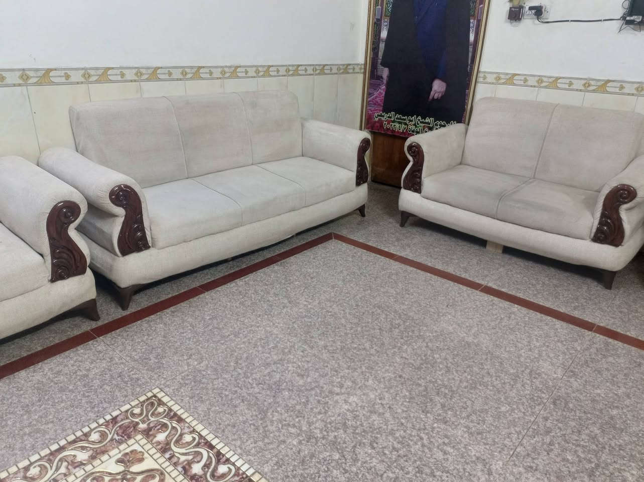 تخم مودرن تركي نضيف كلش 8مقاعد بدون كراسي بس قنفات 3 مكانه الزهراء السعر مناسب جداً ***********

