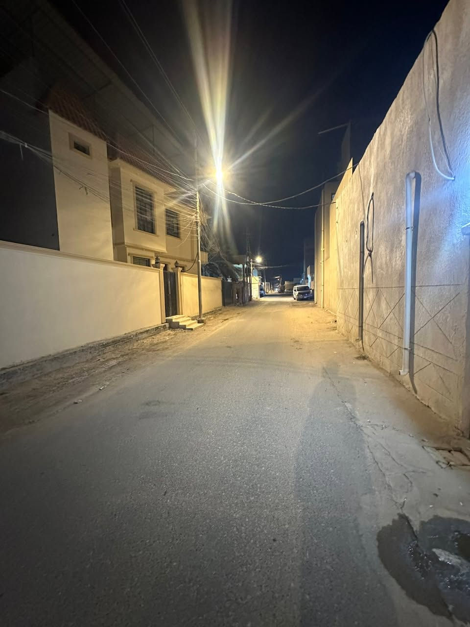 للبيع بيت البصرة محوله زهير قرب شارع
مساحه144متر سهم بطابو عراقي اصولي
وبسعر100مليون ***********📞
