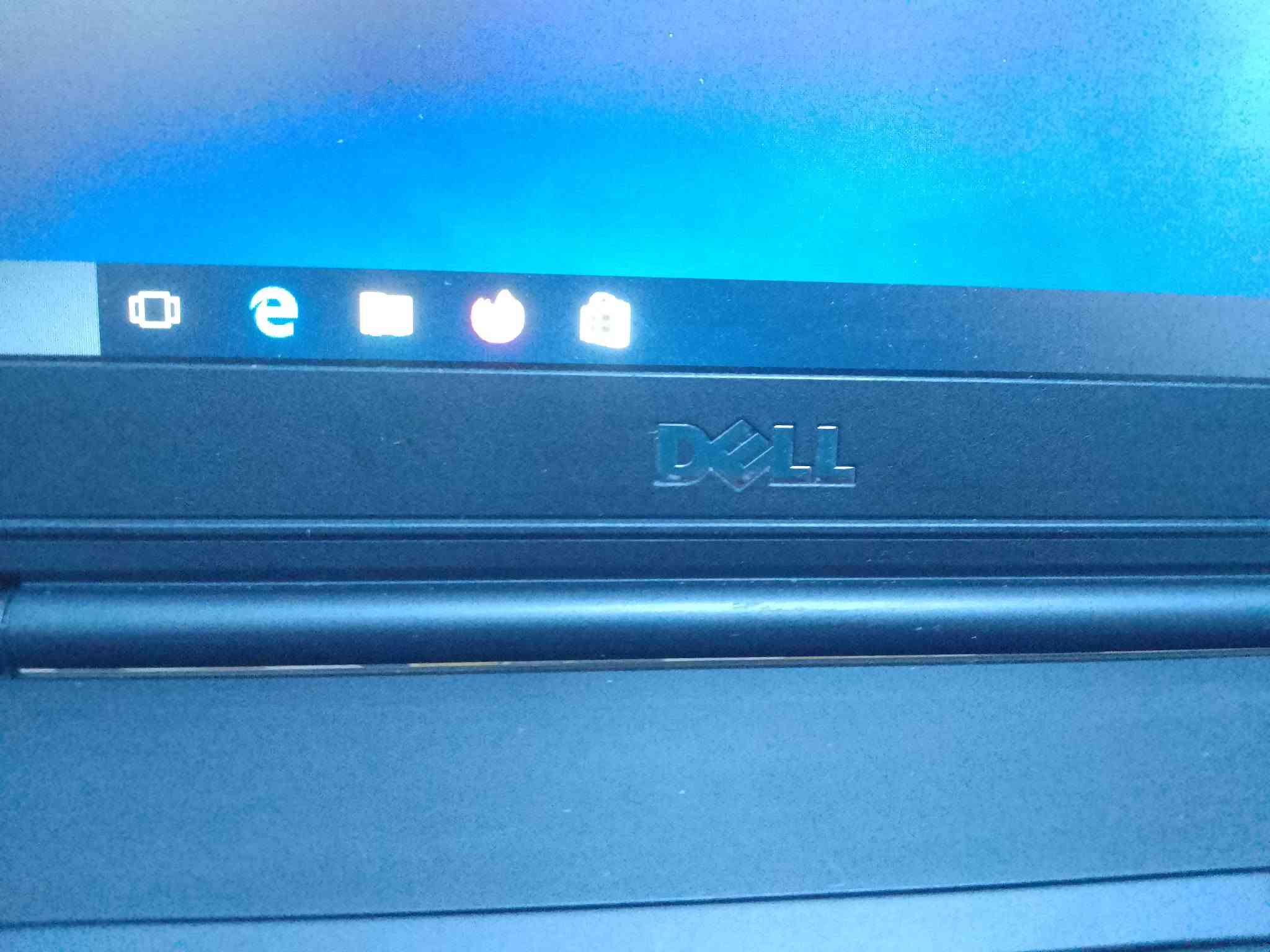 سلام عليكم لابتوب DELL للبيع
مواصفات// لابتوب  دل جيل الثالث معالج كور i7  رام
 4 وقابل الزياده وحجم شاشه 16 وايضآ توجد فيه كامره اماميه للمكالمات أو تصوير لابتوب نضافة 95 ٪ جهاز يدعم كل التطبيقات تواصل الاجتماعي مثل ما موضح يمكم ويشغل فودو وسينمانا بدقة 1080 HD واليوتيوب بدقة 2k ويدعم ألعاب و يجي وياها شاحنه اصليه وجنطهة لابتوب سعر (210) وبيها مجال حك جيه //مكاني بغداد _ البلديات //لا يوجد توصيل متواجد خاص
