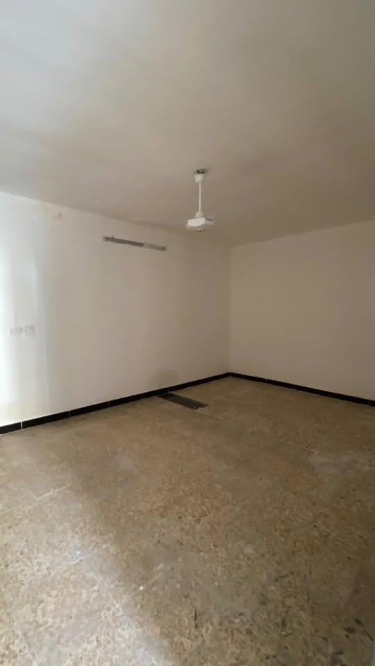 للإيجار ‼️
منزل طابق ثاني مساحه100م

مستقل نهائياً 

محتويات البيت : غرفه نوم سويت + صاله+استقبال ضيوف + مطبخ + سطح 

خزان ماء 1000L +سخان100L

عوائل فقط🤍

البيت جديد طلعو العمال منه قبل اسبوع

عنوان البيت البعيثه مجمع العدل شارع العدل الاول 
السعر:350

للتواصل: ***********واتساب + شريحه فقط
