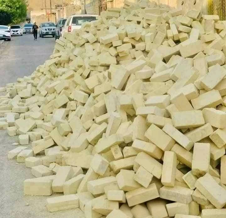 السلام عليكم يوجد طابوق العماره بجميع انواعه بيرنه انجكتر مال الطيب طابوق كامل المواصفات قوه وركن ولون  توصيل العماره والبصره بجميع المناطق والنواحي للاستفسار الاتصال على الرقم: ***********