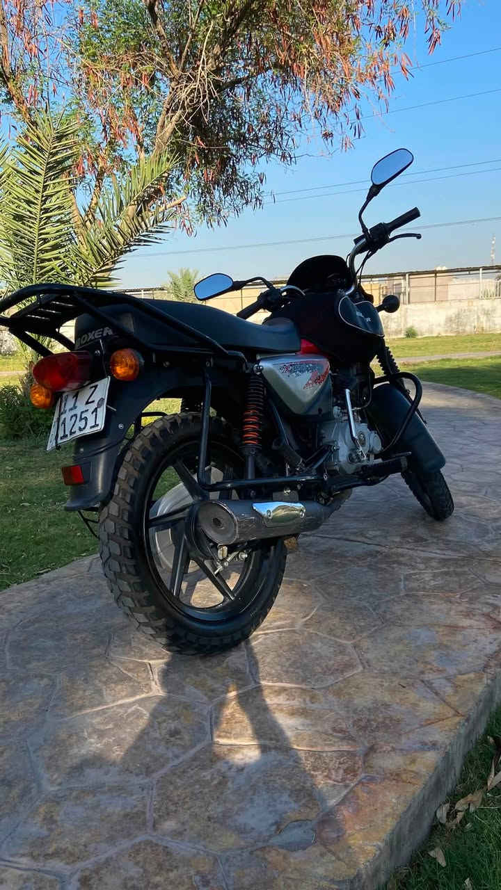 🏍️ للبيع بوكسر موديل 23 جبلي 🏍️
دراجة نظيفة جدًا وبحالة ممتازة، استخدام شخصي ومحافظ عليها بشكل واضح ، رقم بغداد بأسمي تحويل ثاني يوم 

🔹 الموديل: Boxer Sport 2023
🔹 الممشى: 23,000 كم
🔹 المحرك: لم يُفتح نهائيًا
🔹 الحالة: نظيفة جدًا ومعتنى بيها
🔹 الاستخدام: شخصي، ما مشتغلة دليفري
🔹 الدراجة أخت الزيرو، وما تحتاج صرف أو شغل.

اللي يعرف بالبوكسَر يعرف قيمة الدراجة النظيفة، وهذه الدراجة استخدام شخصي ومحافظ عليها.

📍 المعاينة والفحص للجادين
💰 السعر: [2،500،000 دينار ]
📞 للتواصل: [***********]

البيع للجادين فقط، وأهلاً بالفحص.
