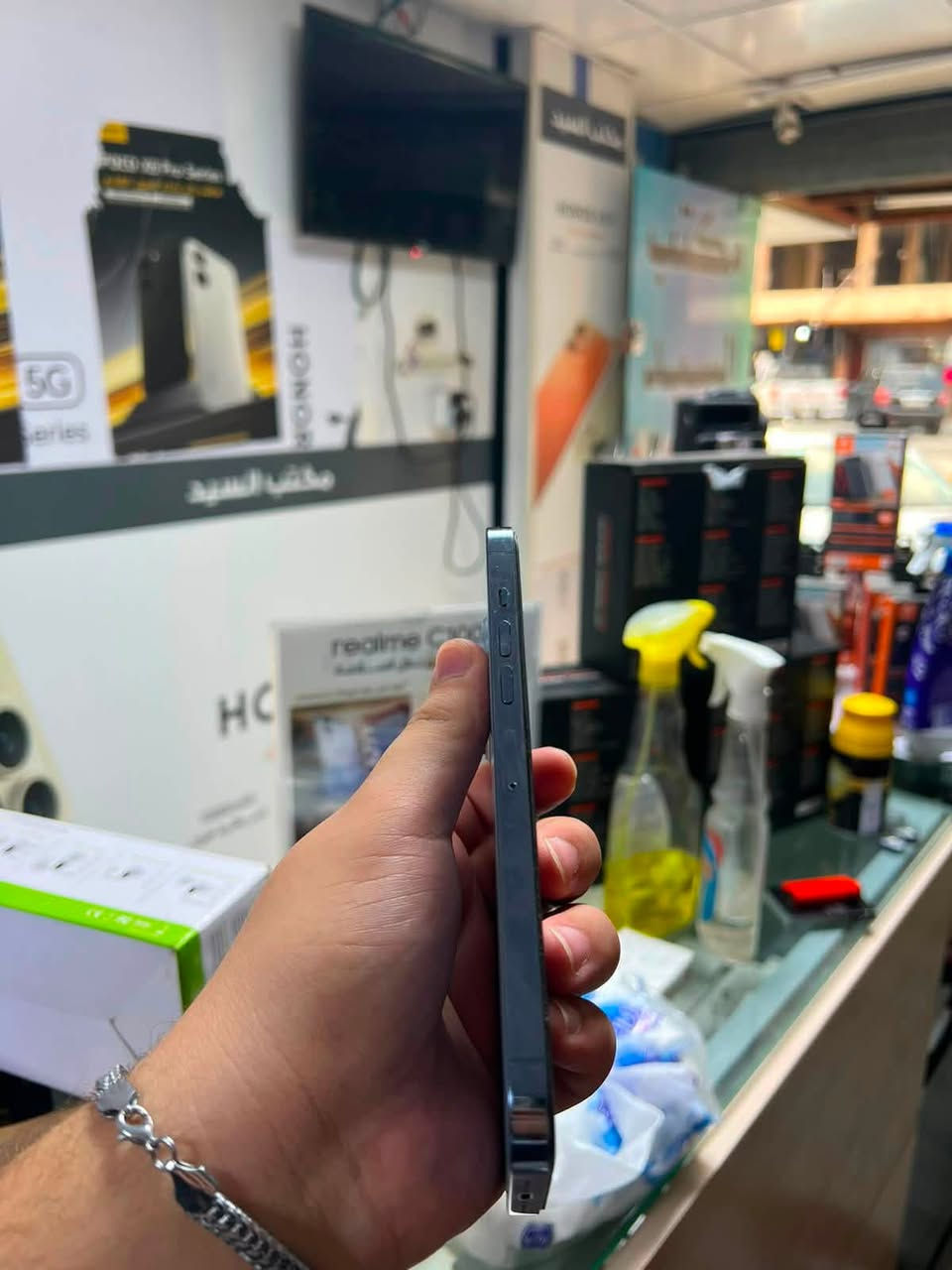أيفون 13 PRO MAX بحـري/السعر375
ذاكرة 256 
باتري 🔋100% 
ا
مشكلته فقط لكامرة وصخه اي شخط مابي نضيف 
مفتوح مبدل شاشة وبطارية وكالة شرط تفصيخ الشاشة فيس ايدي كامرة كلشي شغل مكاني تكريت مدخل الديوم لحد يعامل بي مجال حك الجية فقط اخو لبلاش ***********

