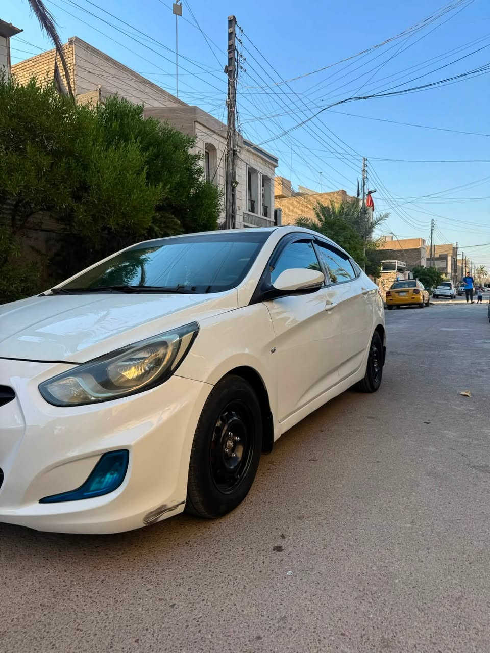 السلام عليكم 
اكسنت خليجي2012  فول مواصفات فئه البلو تحكم ستيرن فتحه اشاير بالمري 

مكينه 1600 المرغوب قطرتين  تبريد ثلج  

صدر جديد تخم تاير جديد جاهزه السياره ربع متصرف عليها 

السياره بيها قطعتين جاملغ امامي ونص باب السايق وشويه من 

الجاملغ الخلفي عندي صوره طختها قبل لتنصبغ السياره بالواقع 

احله من الصور سياره مرتبه ومال بيت معتنين بيها 

مكان السياره بغداد البياع سعر 78

رقم صاحبها 

***********
